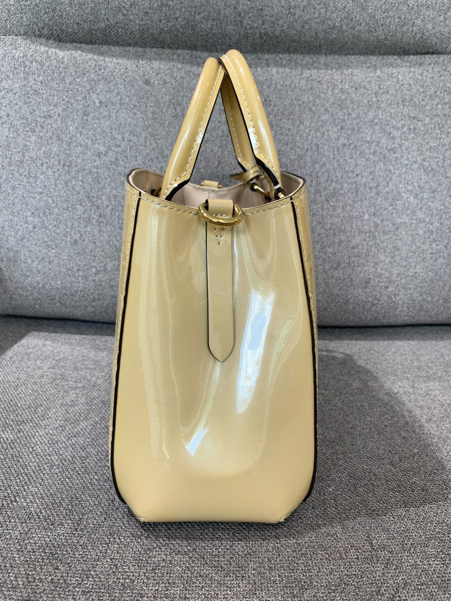 Louis Vuitton - Montaigne BB - Patent leather - Beige - (mini)
