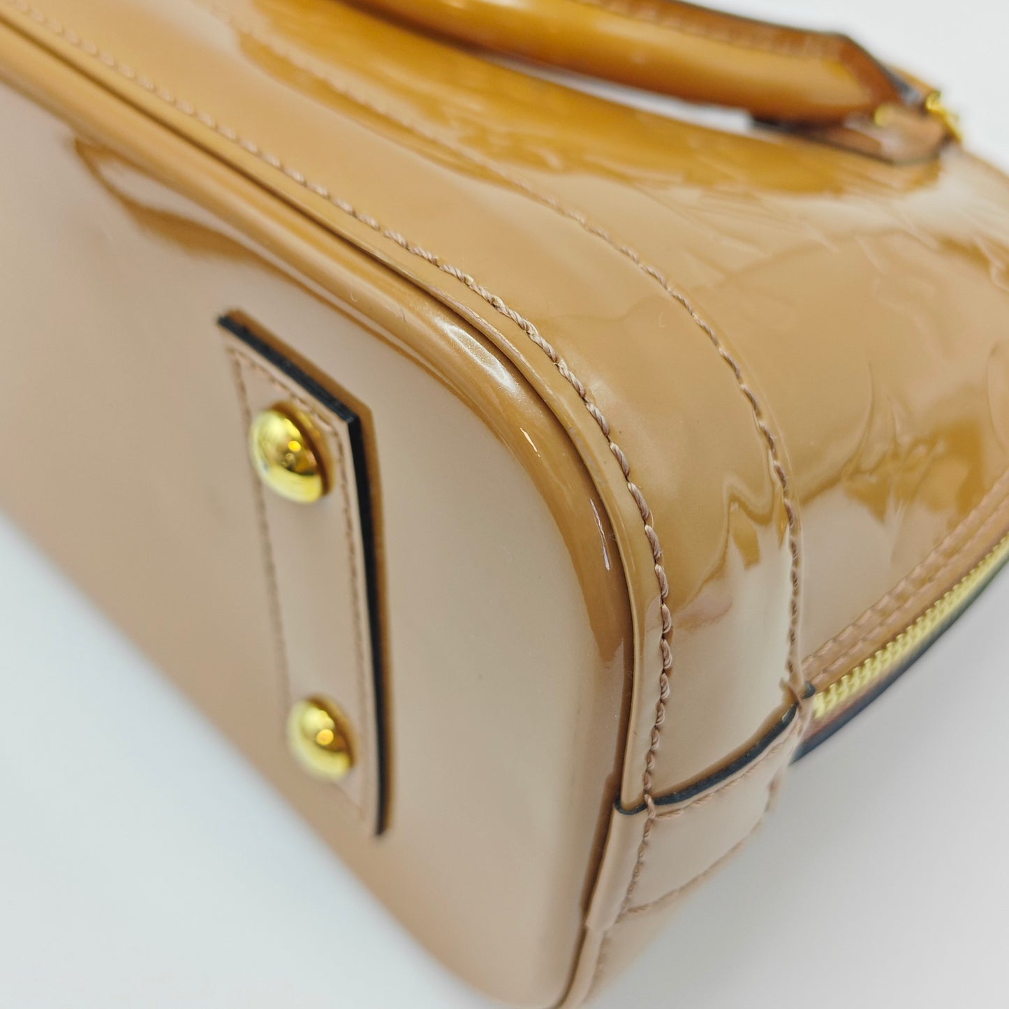 Louis Vuitton - Alma BB - Patent leather - Soft pink (Lotus Root Pink) with Gold-Tone Hardware - (mini)