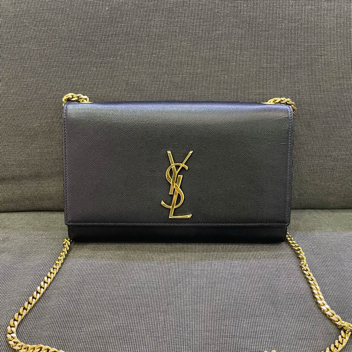 Saint Laurent - Cassandra Chain Wallet - Grained leather - Black - (small)