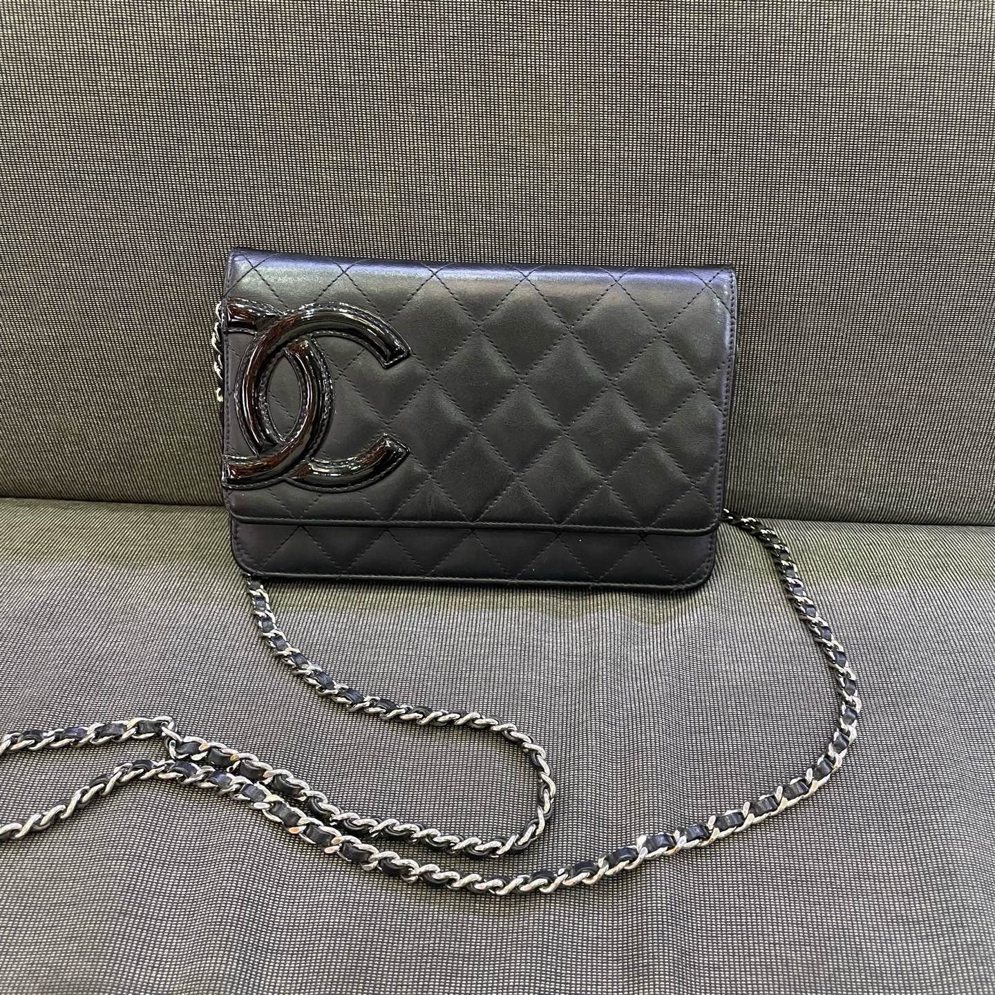 Chanel - Cambon Wallet on Chain (WOC) - Quilted lambskin leather with patent leather CC logo - Black - (mini)