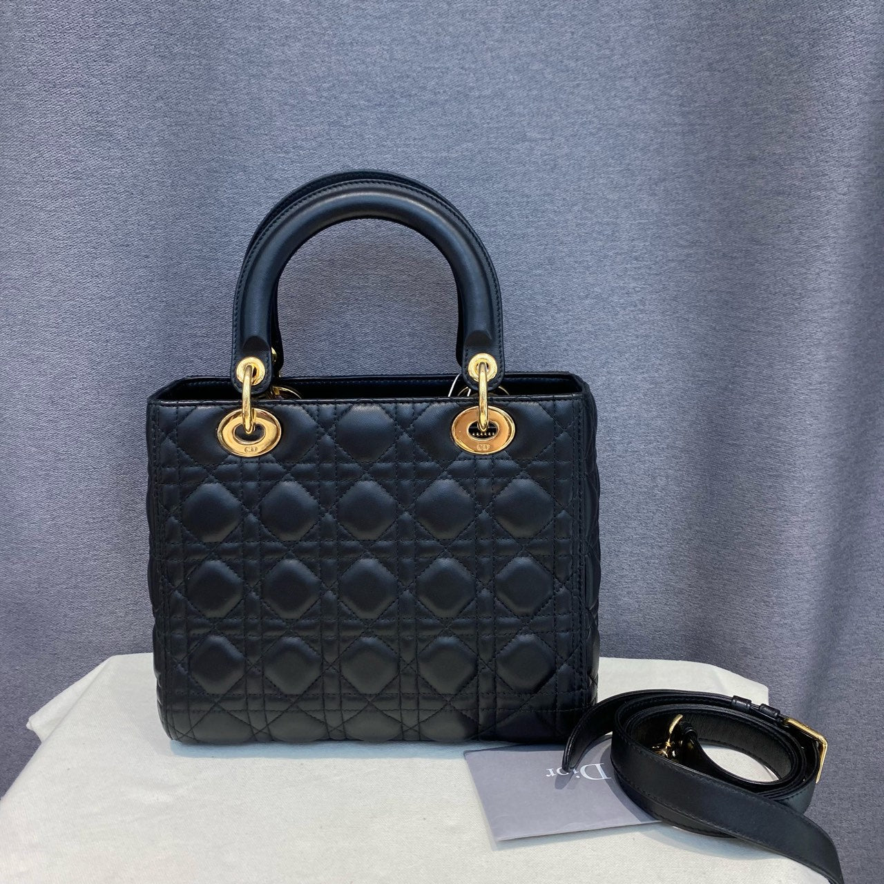 Dior - Lady Dior Medium - Lambskin leather - Black with Gold-tone hardware - (Medium)