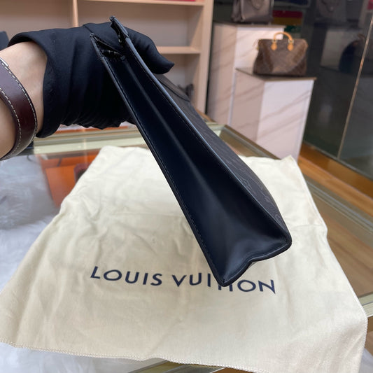Louis Vuitton - Pochette Voyage MM - Monogram Eclipse Canvas - Black - (Medium)