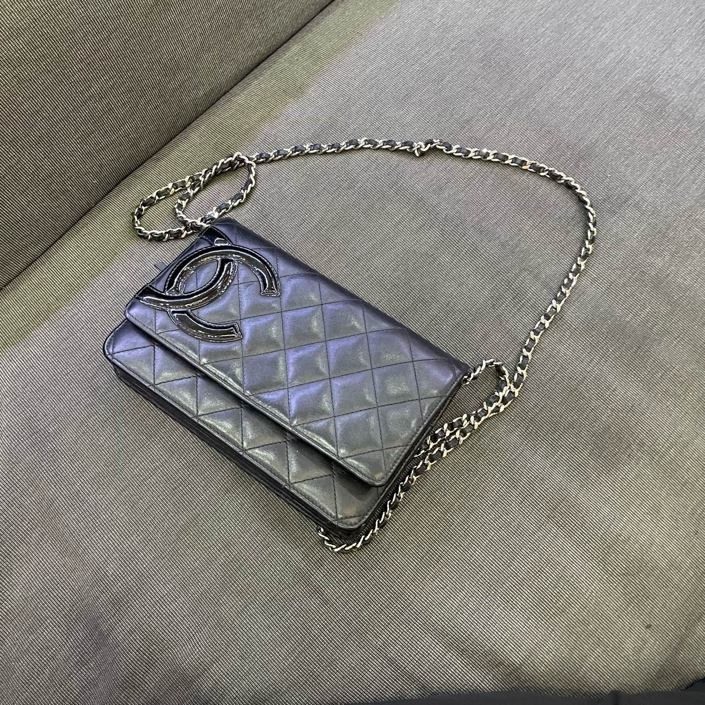 Chanel - Cambon Wallet on Chain (WOC) - Quilted lambskin leather with patent leather CC logo - Black - (mini)