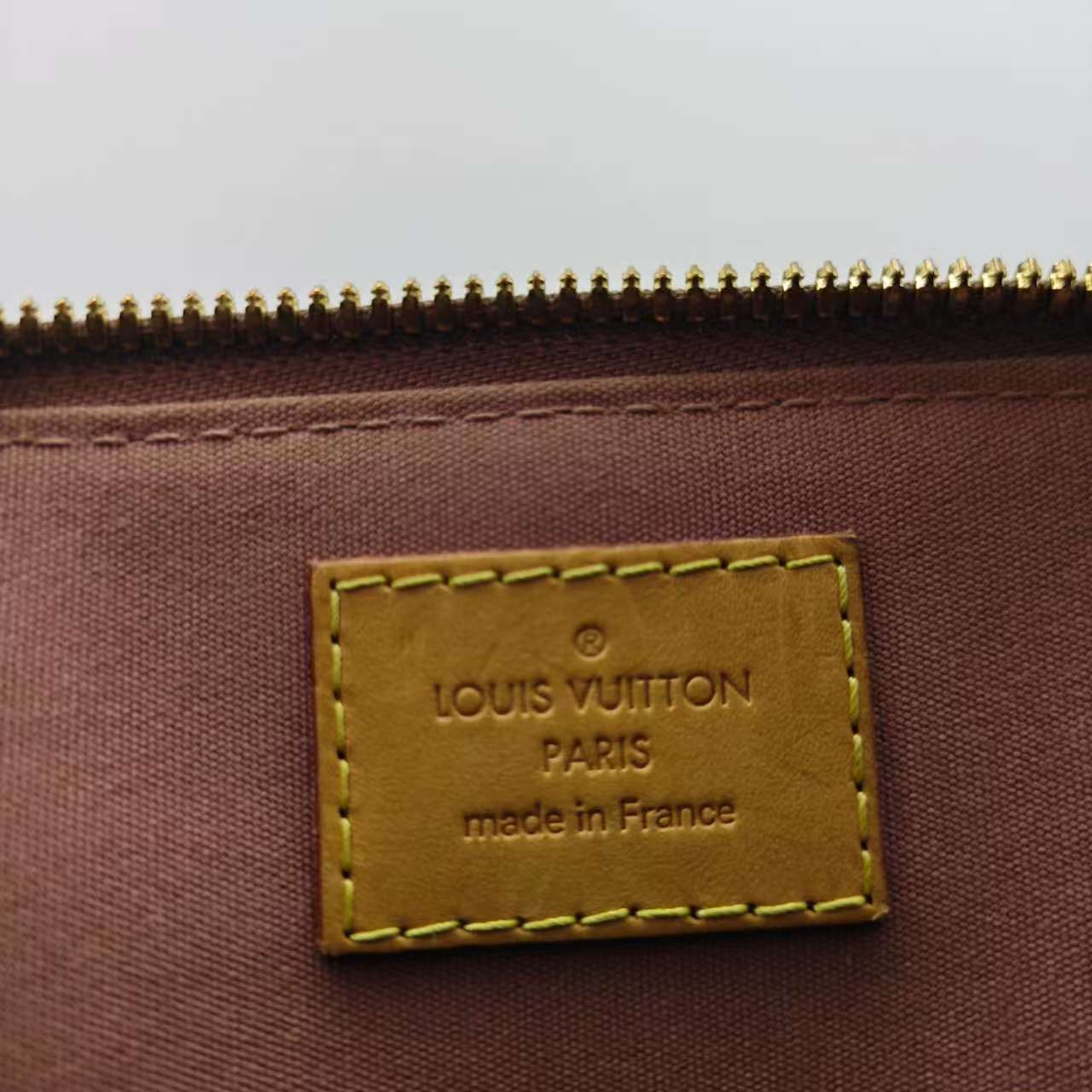 Louis Vuitton - Alma BB - Patent leather - Soft pink (Lotus Root Pink) with Gold-Tone Hardware - (mini)