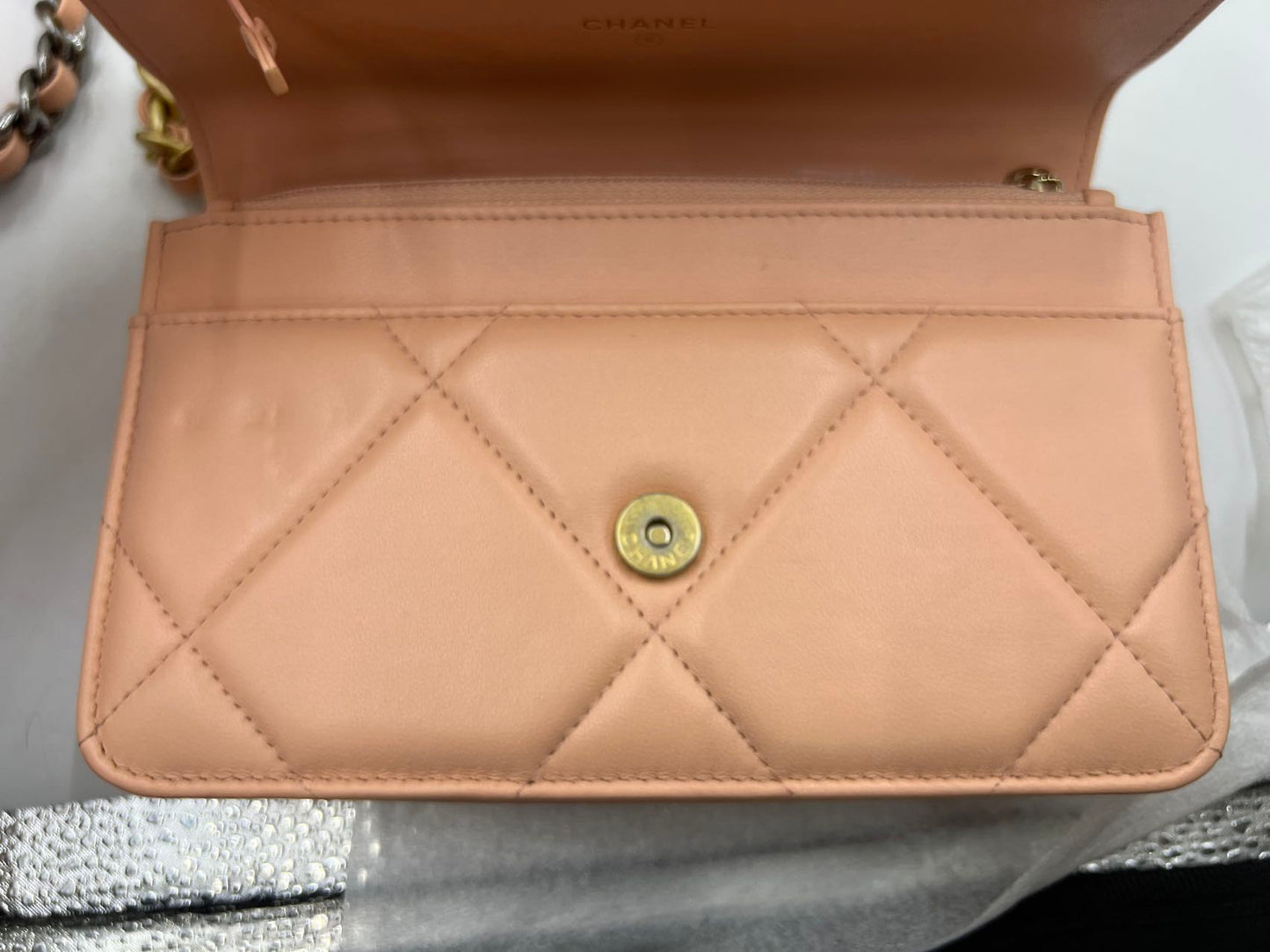 Chanel - Chanel 19 Wallet On Chain (WOC) - Lambskin leather - Pink with Mixed-Tone Hardware - (mini)