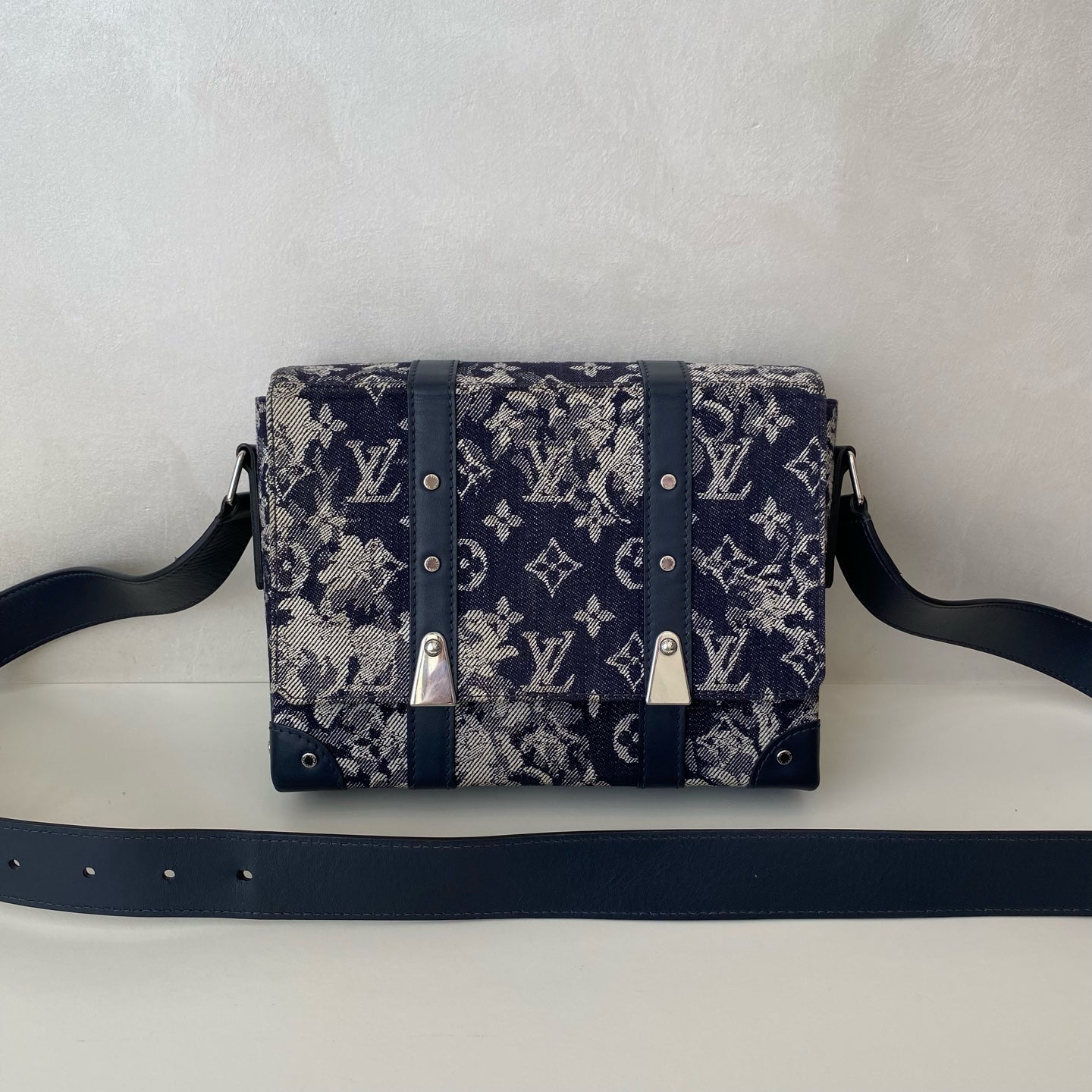 Louis Vuitton - Trunk Tapestry Messenger - Denim - Jeans with leather trim - Navy - (medium)