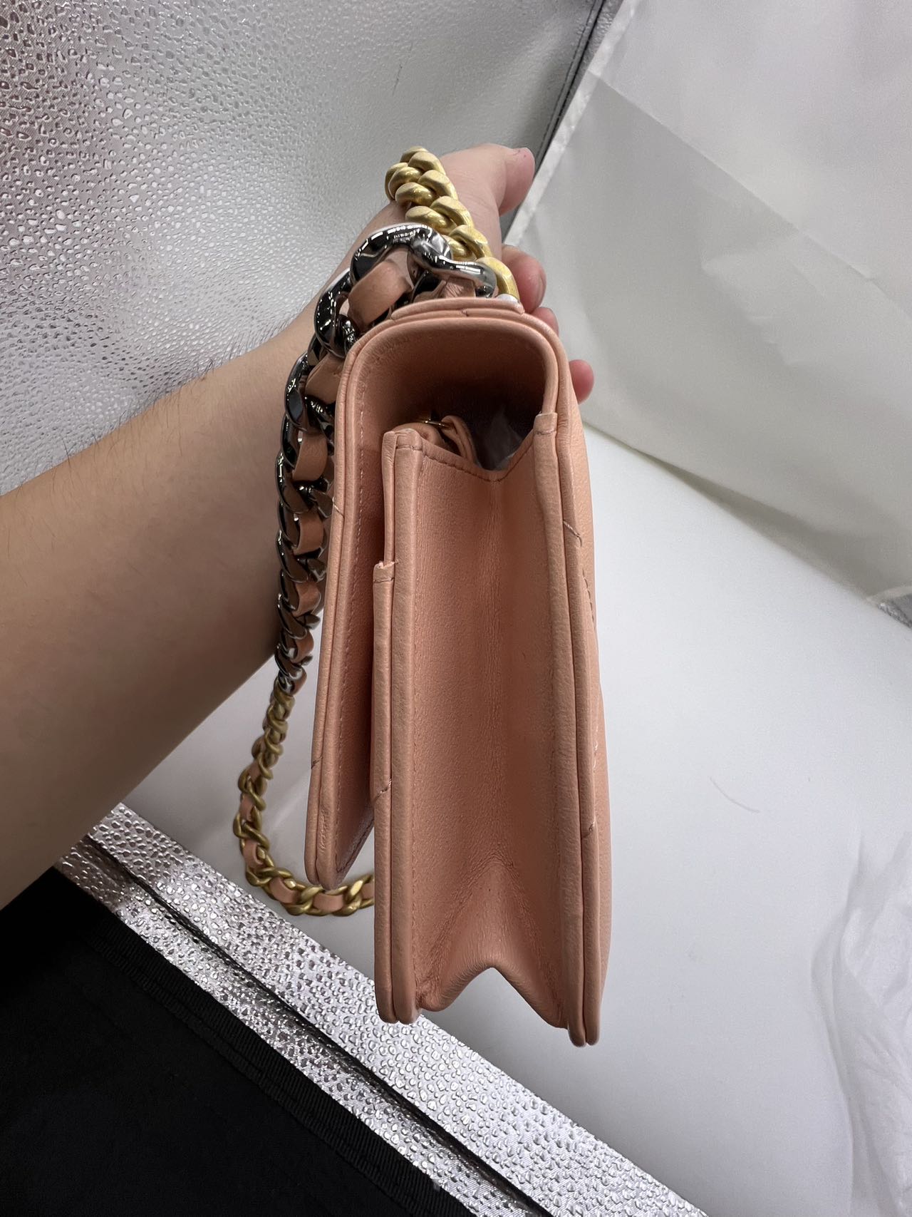 Chanel - Chanel 19 Wallet On Chain (WOC) - Lambskin leather - Pink with Mixed-Tone Hardware - (mini)