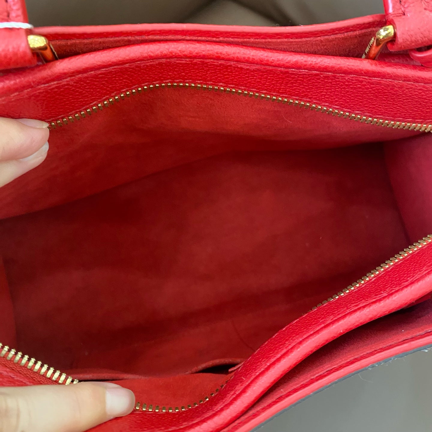 Louis Vuitton - Monogram Canvas Red Trim Top Handle Bag - Monogram coated canvas and leather - Brown and Red - (Medium)