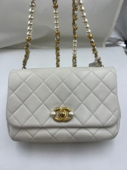 Chanel - Classic Flap Bag with Pearl Embellishments - Lambskin leather - White - (Small)