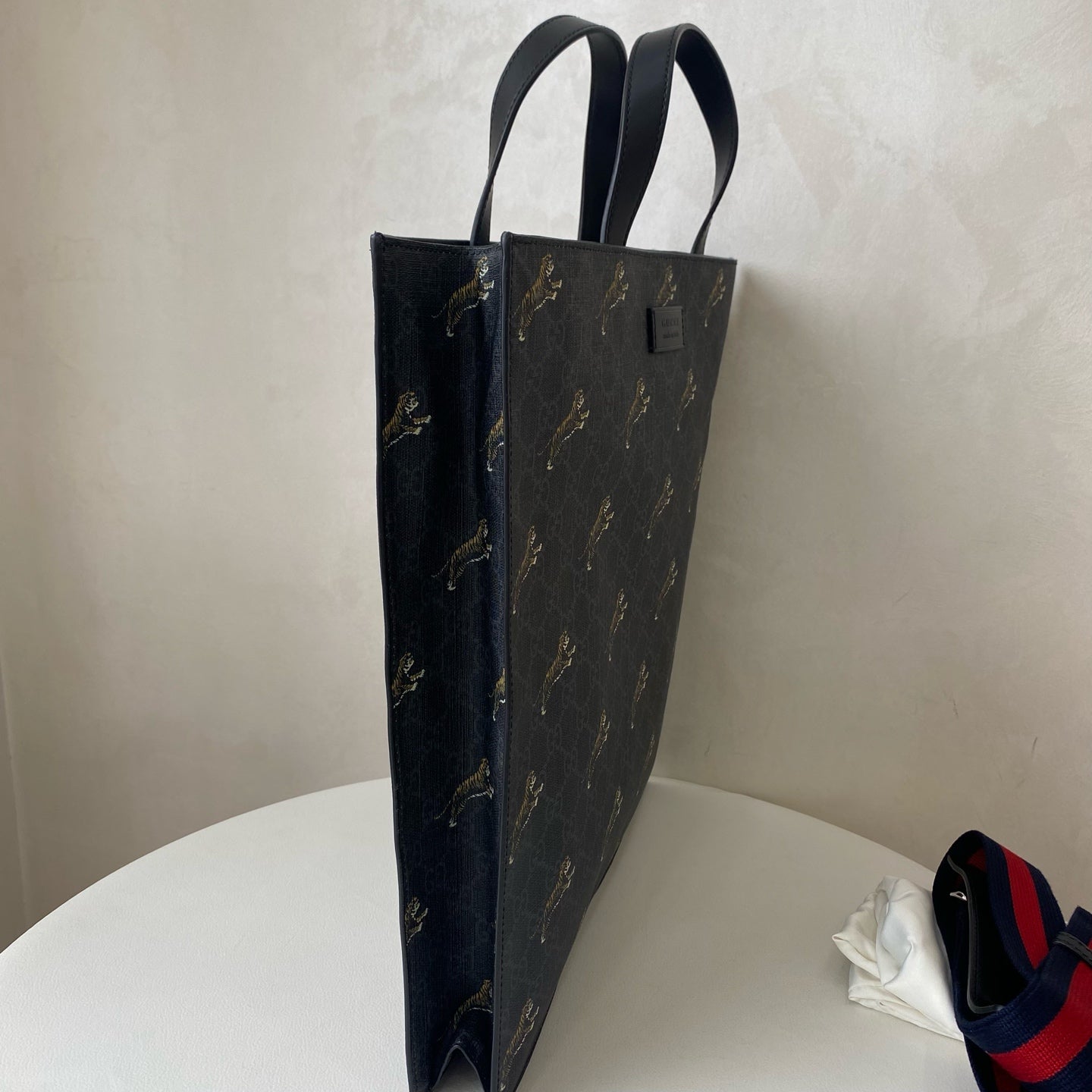 Gucci - Bengal Tiger GG Supreme Tote Bag - GG Supreme coated canvas with leather trim - Dark grey GG Supreme with multicolour Bengal tiger print and black leather details - (large)