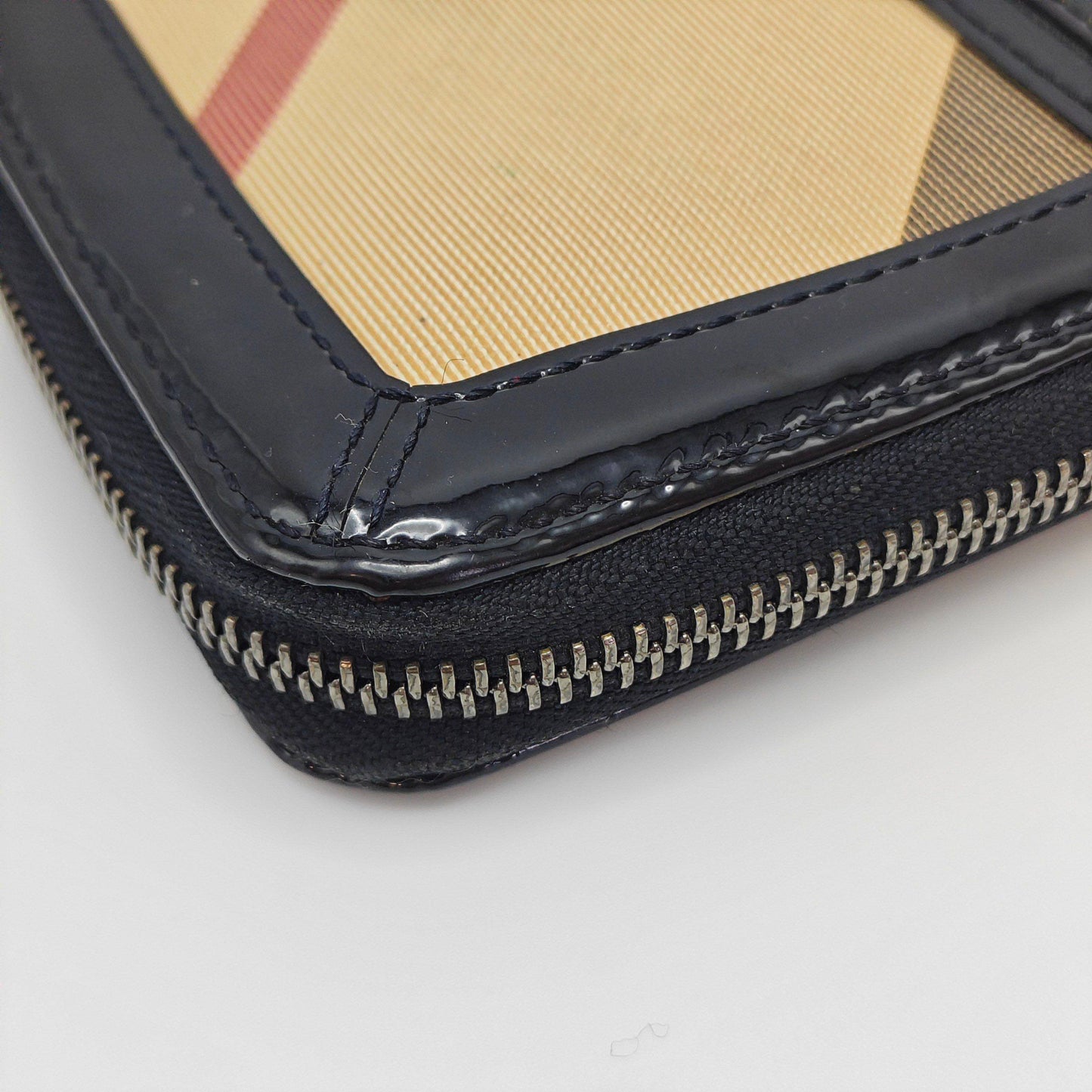 Burberry - Zip Around Long Wallet - Coated canvas with patent leather trim - Multicolour with black trim - (Medium)