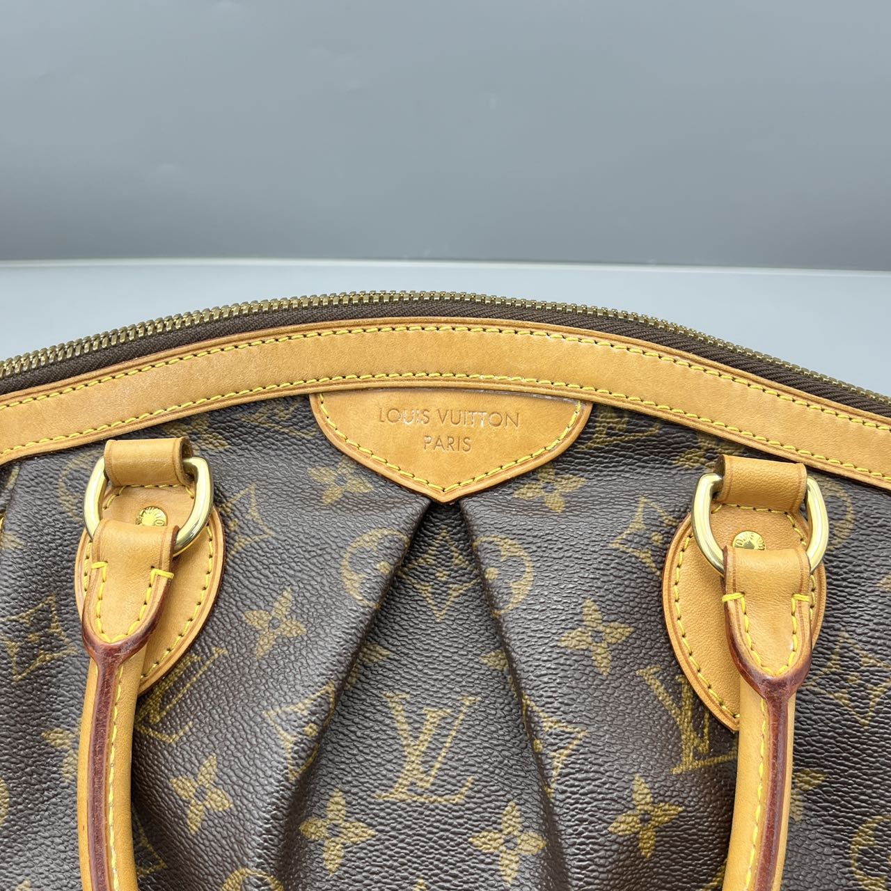Louis Vuitton - Tivoli PM - Monogram coated canvas, Vachetta leather trim - Brown - (Medium)