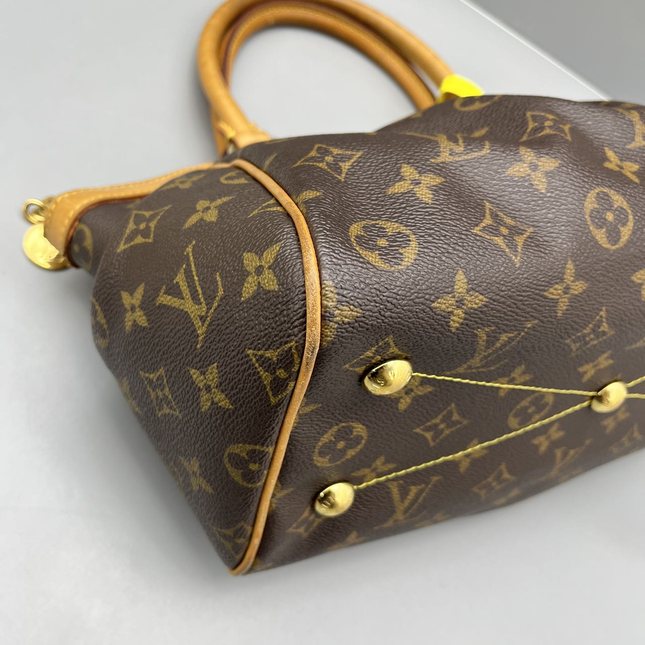 Louis Vuitton - Tivoli PM - Monogram coated canvas, Vachetta leather trim - Brown - (Medium)