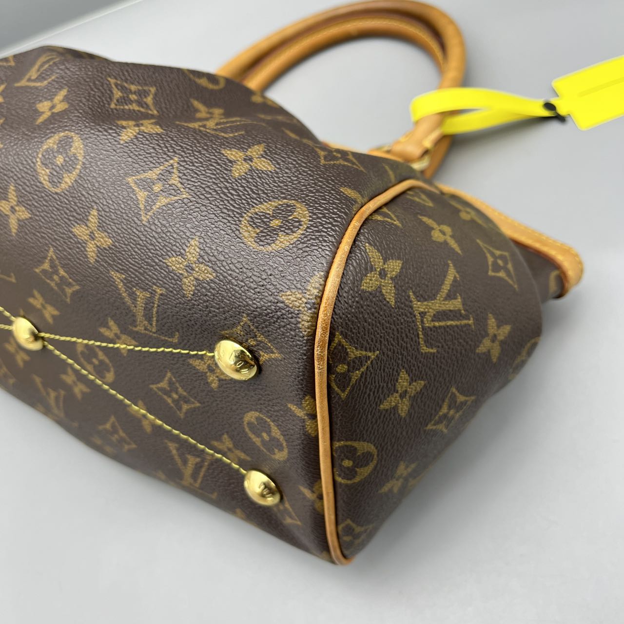 Louis Vuitton - Tivoli PM - Monogram coated canvas, Vachetta leather trim - Brown - (Medium)