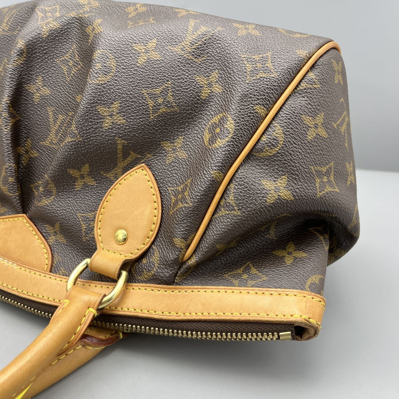 Louis Vuitton - Tivoli PM - Monogram coated canvas, Vachetta leather trim - Brown - (Medium)