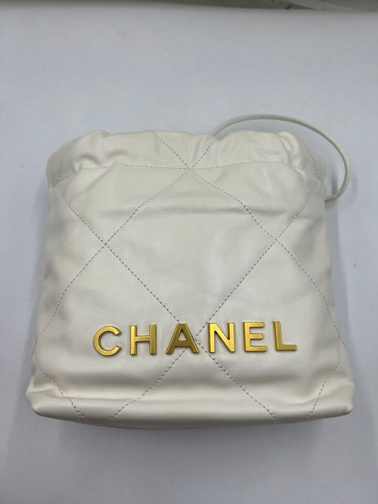 Chanel - 22 Bag Mini - Calfskin leather - White with Gold-Tone Hardware - (Mini)