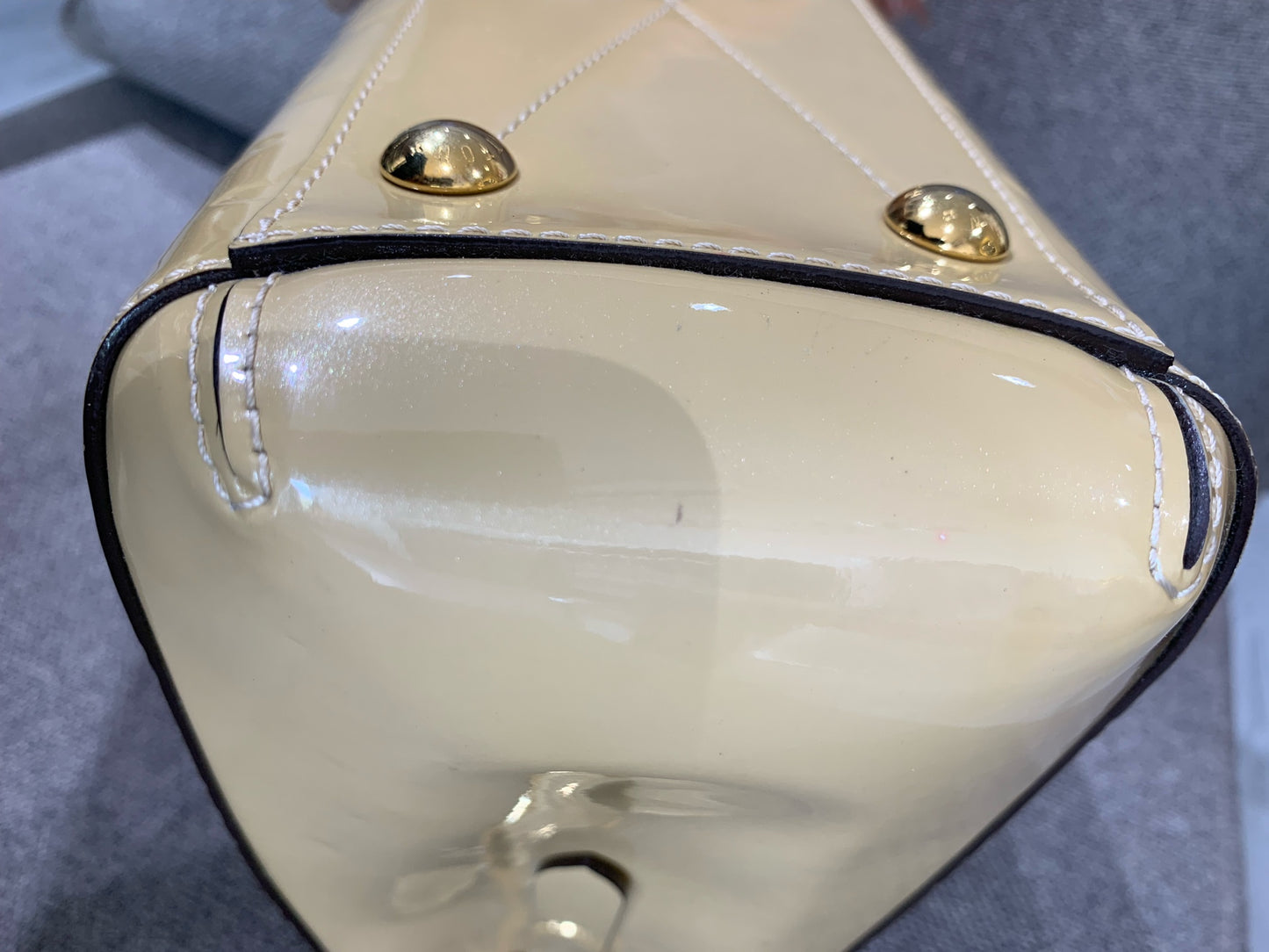 Louis Vuitton - Montaigne BB - Patent leather - Beige - (mini)