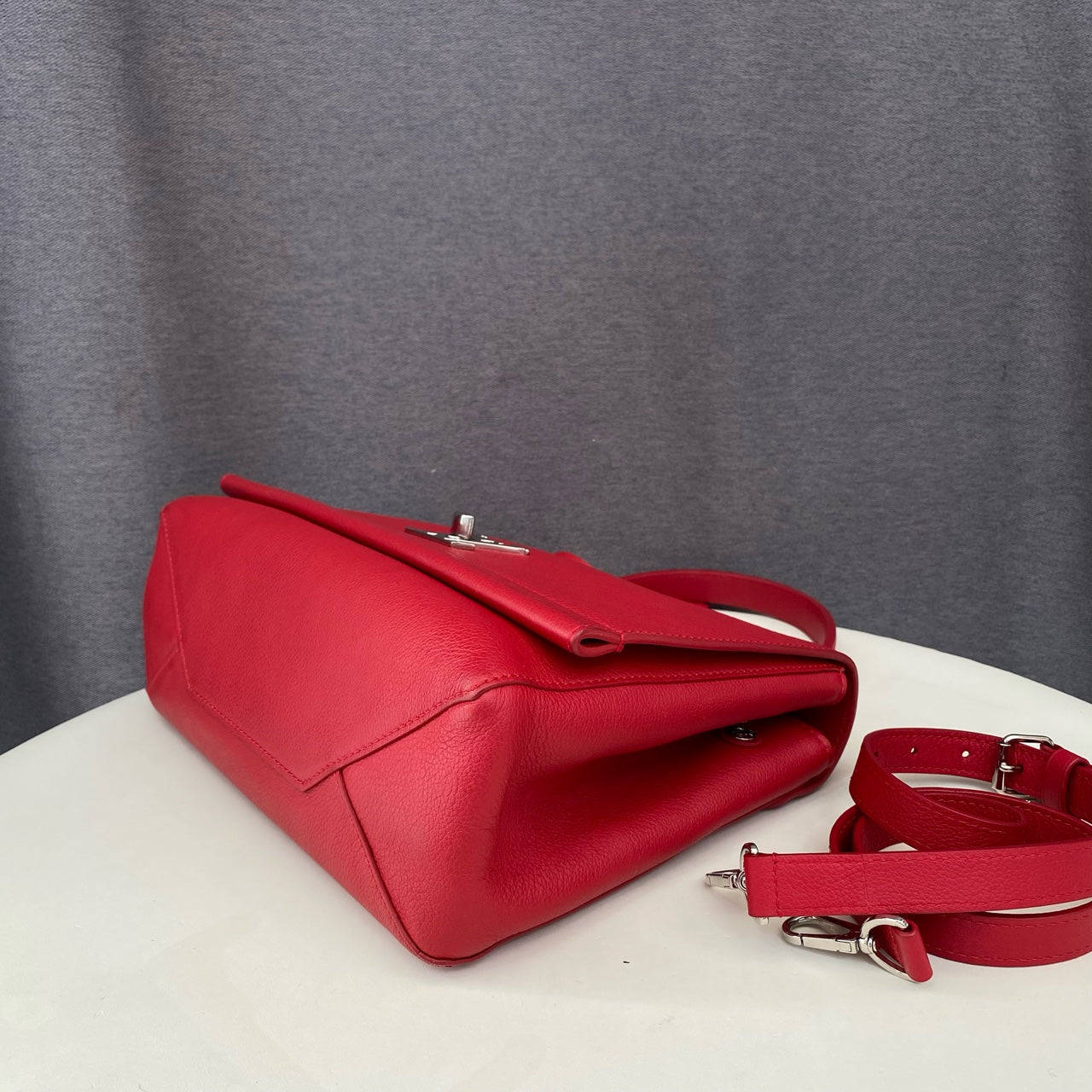 Louis Vuitton - Lockme - Grained leather - Red - (Medium)