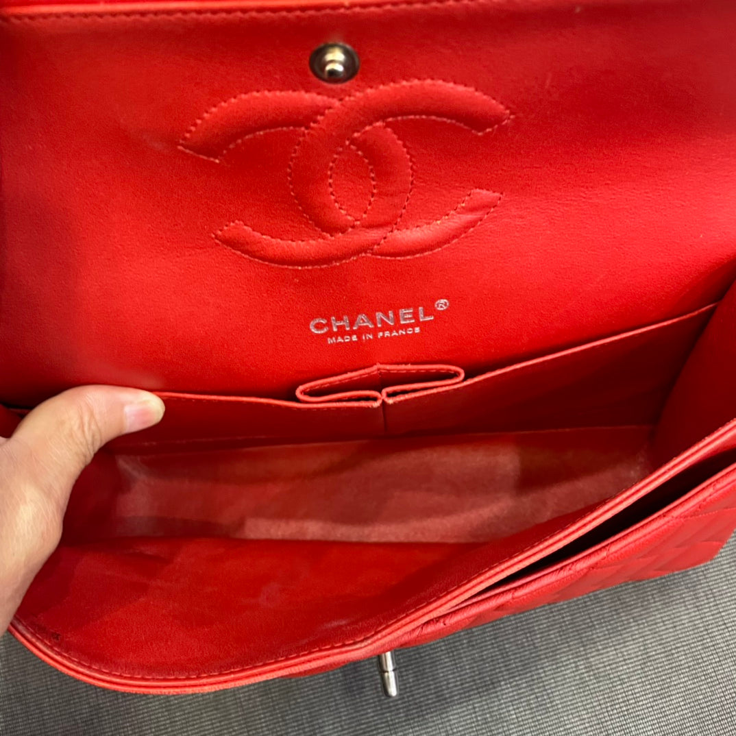 Chanel - Classic Flap Medium - Lambskin leather - Red with Silver-Tone Hardware - (Medium)