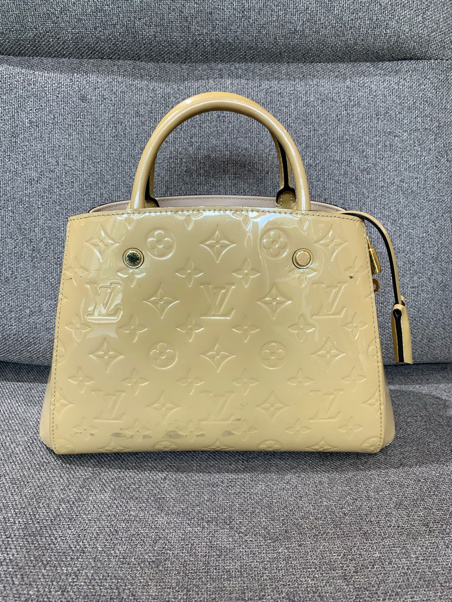 Louis Vuitton - Montaigne BB - Patent leather - Beige - (mini)