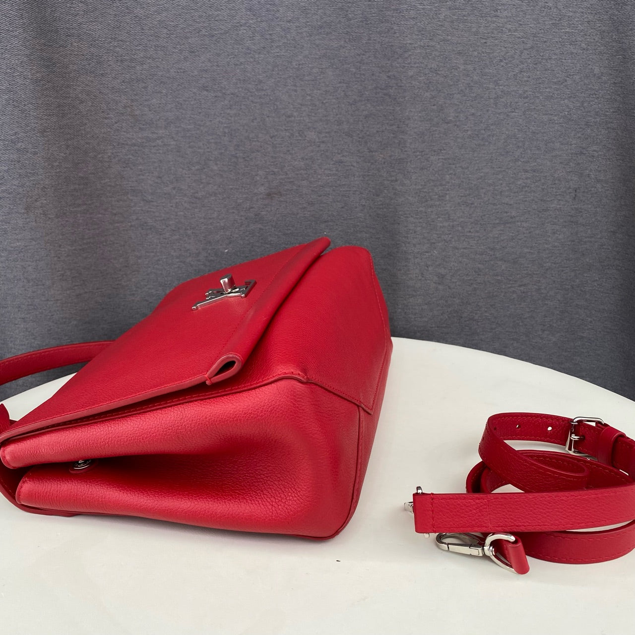 Louis Vuitton - Lockme - Grained leather - Red - (Medium)