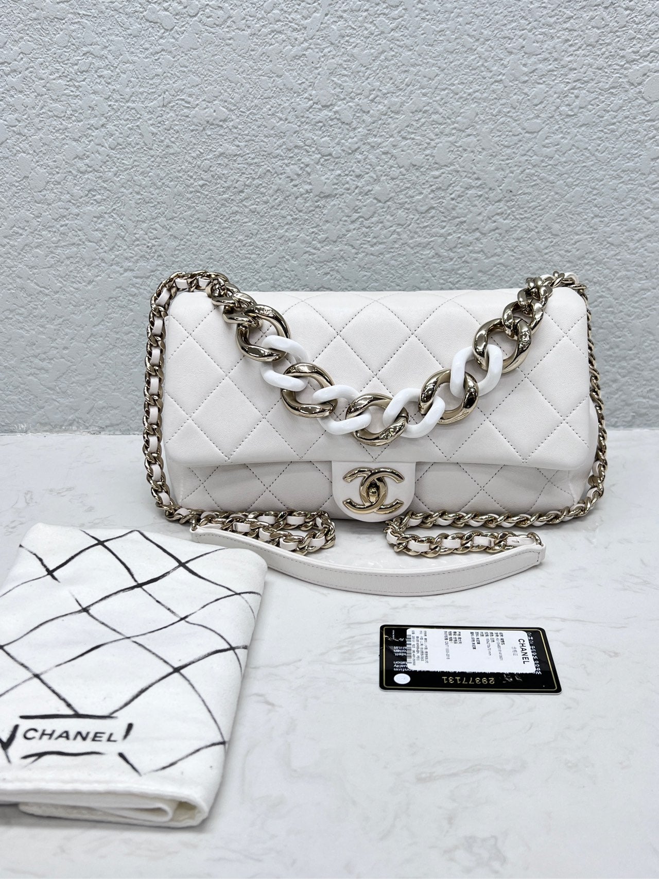 Chanel - Classic Flap with Resin Chain - Lambskin leather - White - (medium)