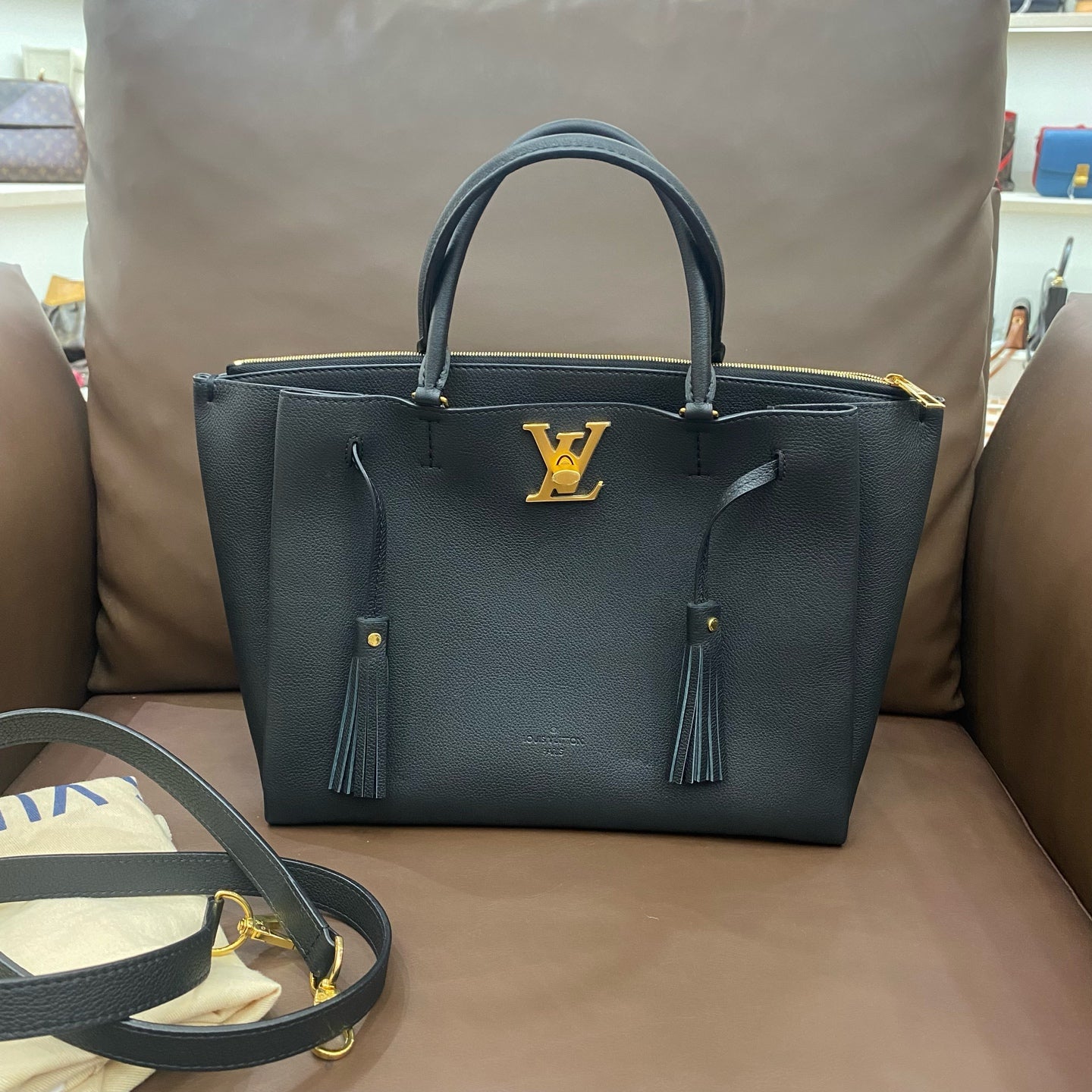 Louis Vuitton - Lockmeto - Leather - Black - (medium)