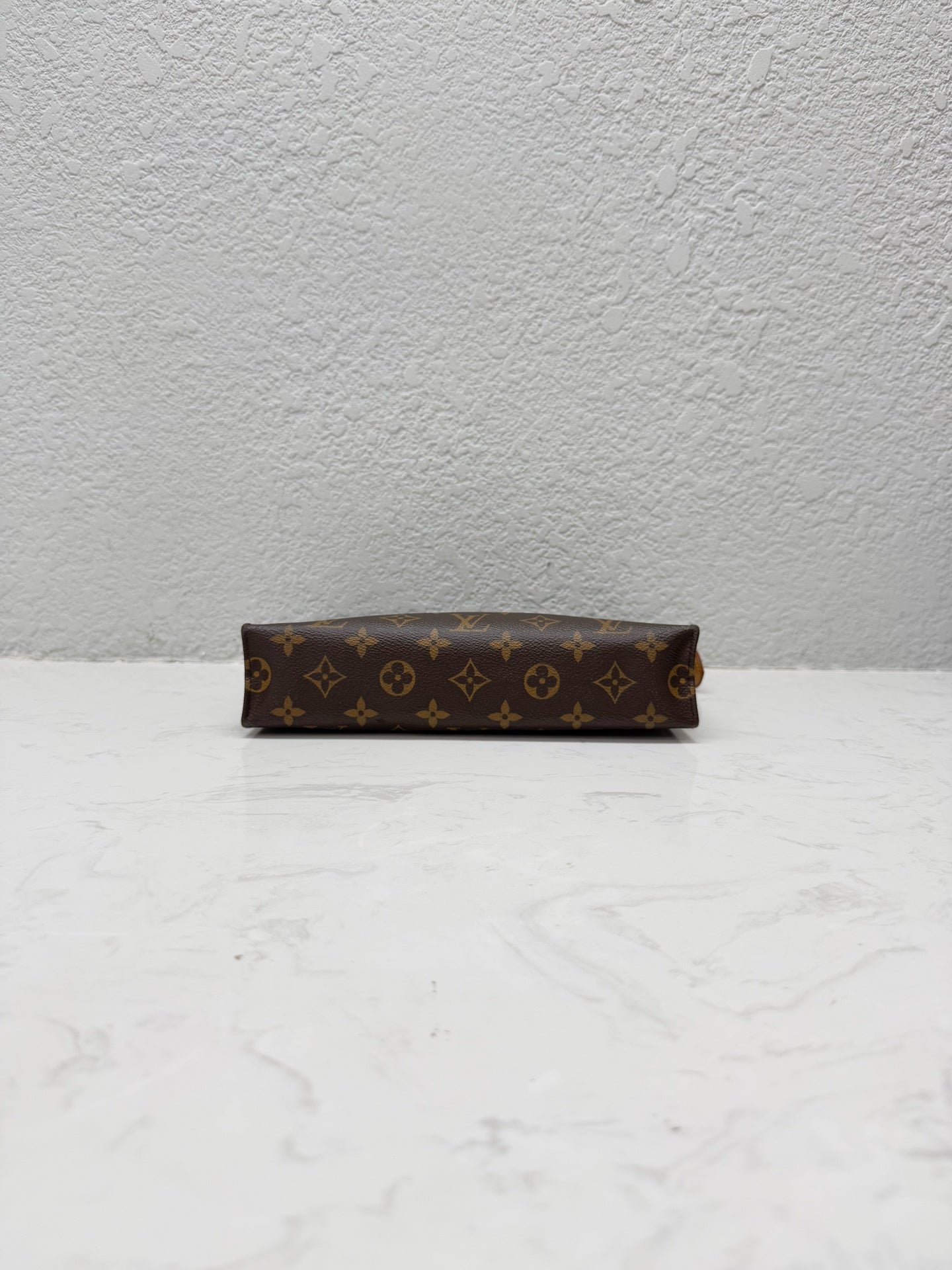 Louis Vuitton - Toiletry Pouch 26 - Monogram coated canvas with vachetta leather trim - Brown - (medium)