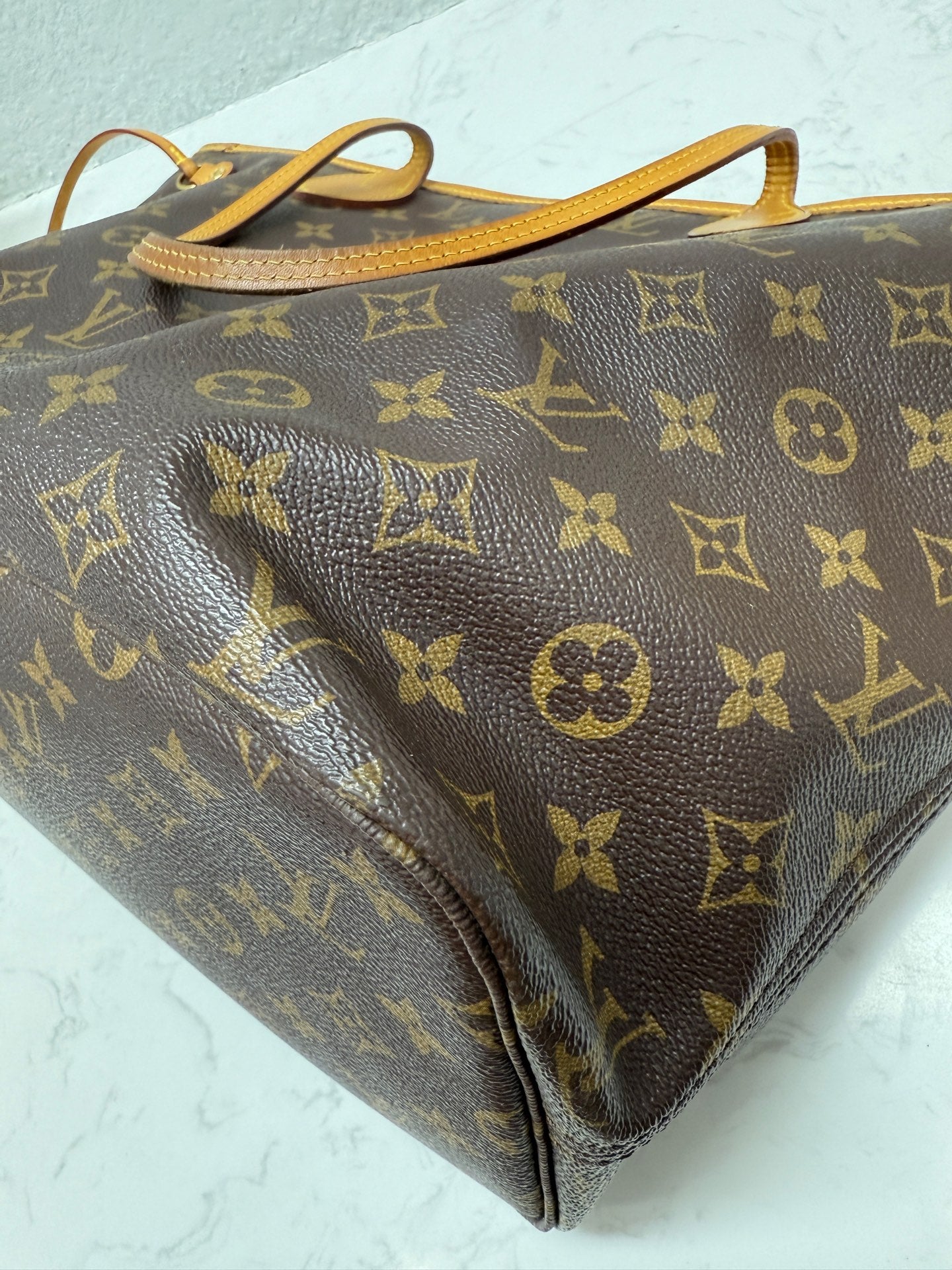 Louis Vuitton - Neverfull MM - Monogram canvas with natural cowhide leather trim - Brown - (Medium)