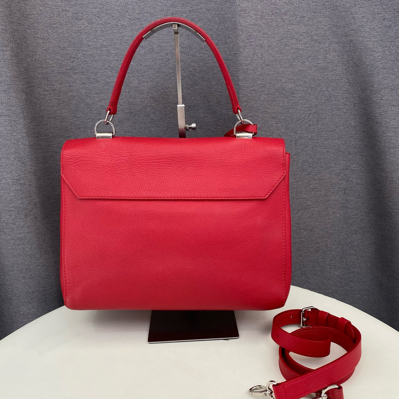 Louis Vuitton - Lockme - Grained leather - Red - (Medium)