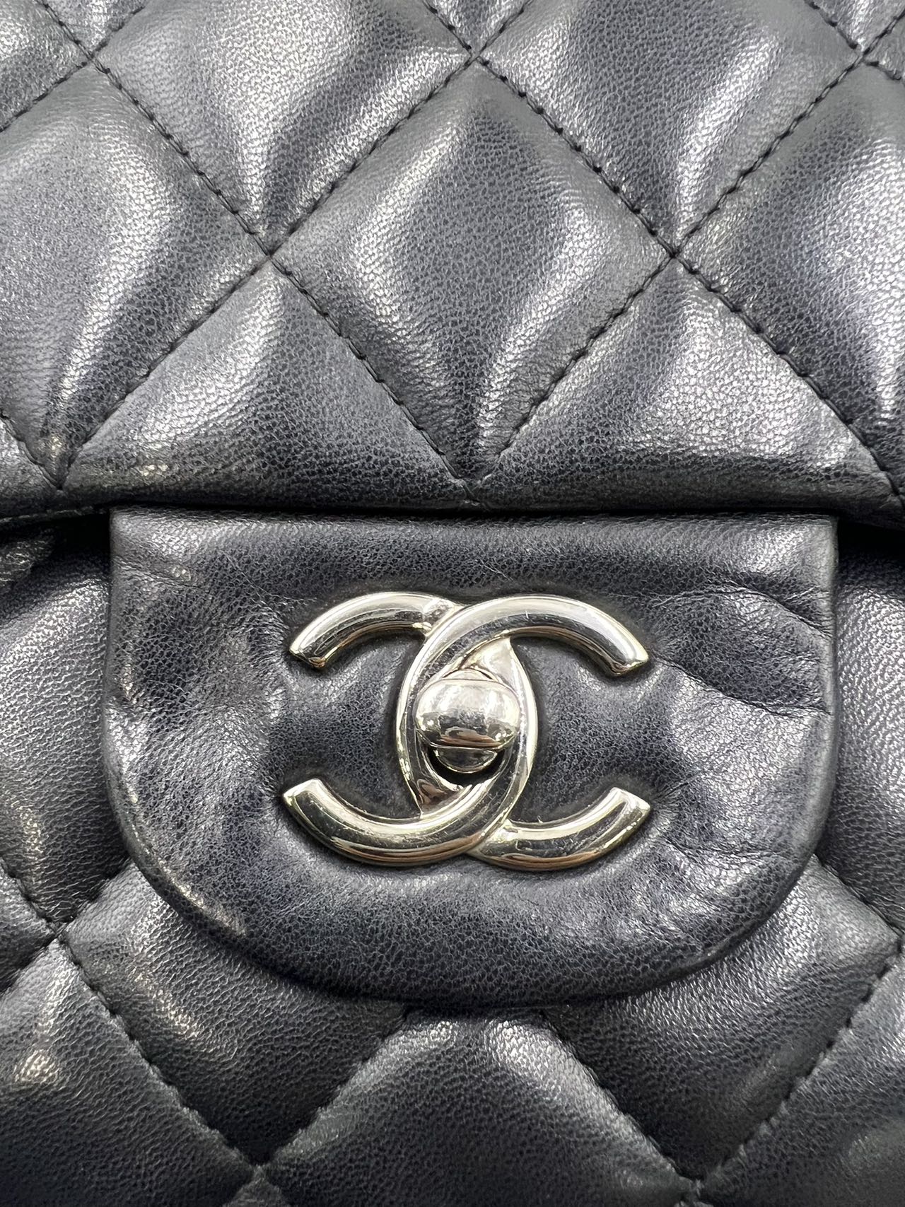 Chanel - Classic Flap - Lambskin leather - Black - (Medium)