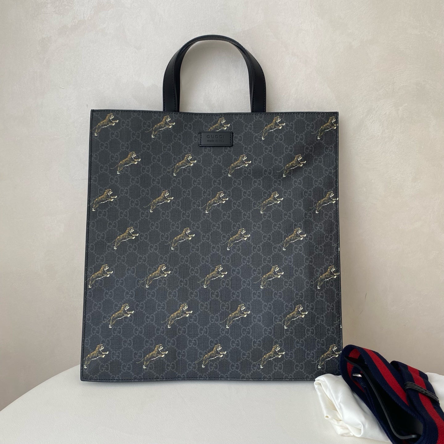 Gucci - Bengal Tiger GG Supreme Tote Bag - GG Supreme coated canvas with leather trim - Dark grey GG Supreme with multicolour Bengal tiger print and black leather details - (large)