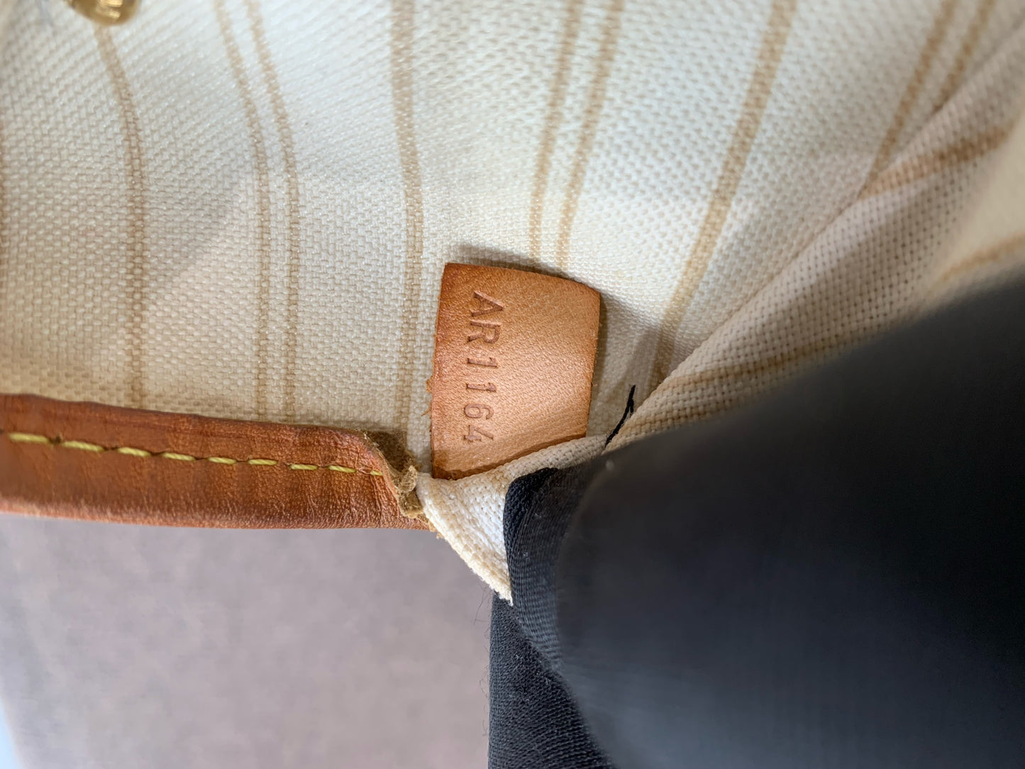 Louis Vuitton - Neverfull MM - Damier Azur coated canvas with natural cowhide leather (Vachetta) trim - White - (Medium)