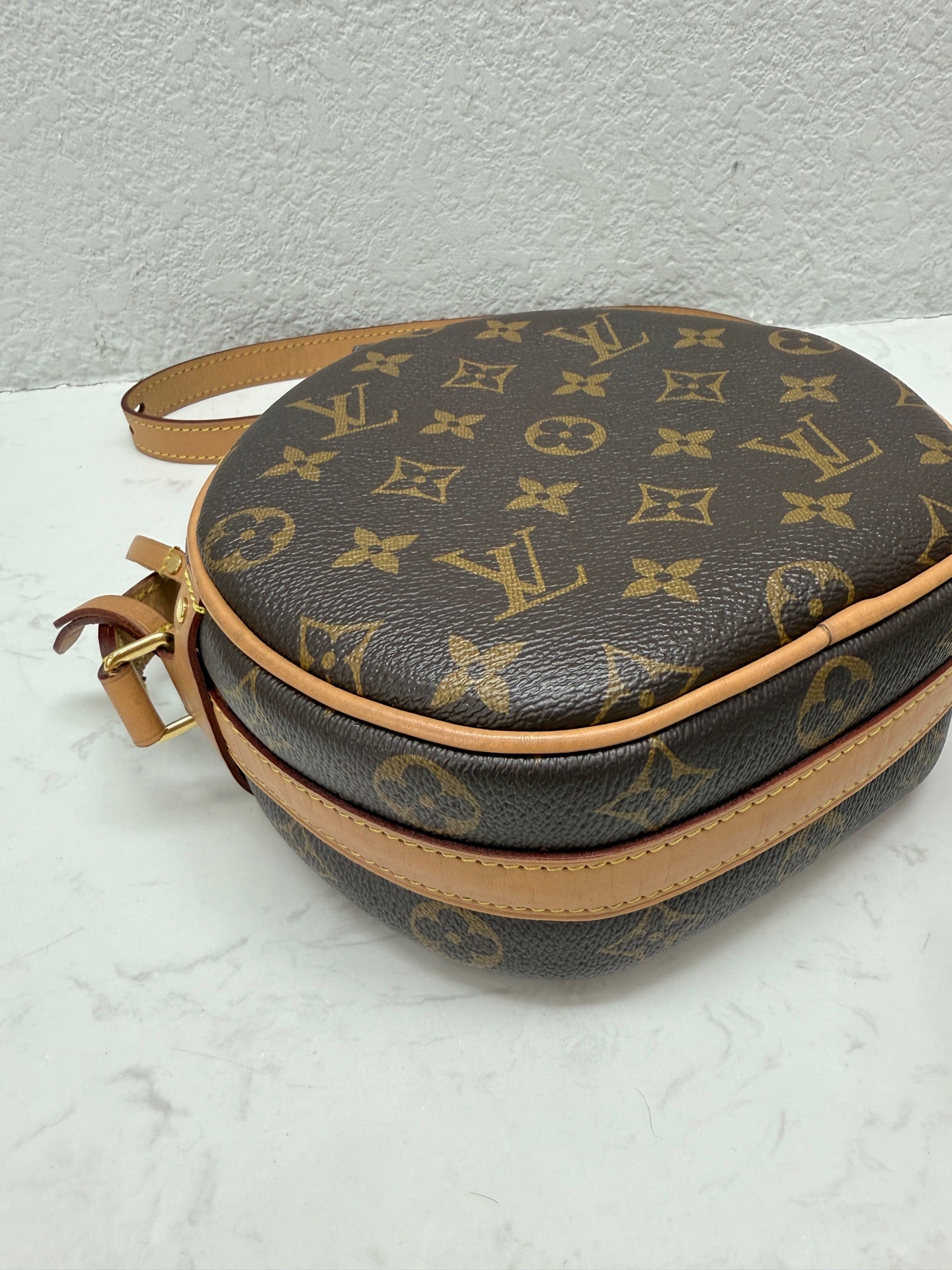 Louis Vuitton - Boîte Chapeau Souple PM - Monogram coated canvas with natural Vachetta leather trim - Brown - (small)