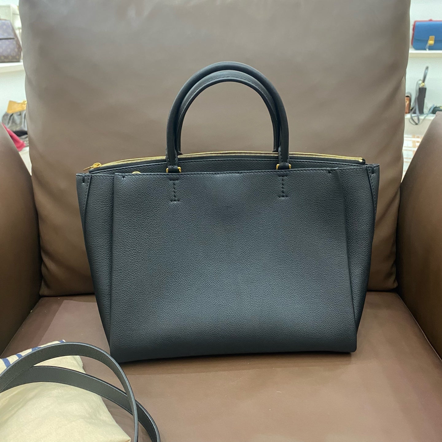 Louis Vuitton - Lockmeto - Leather - Black - (medium)