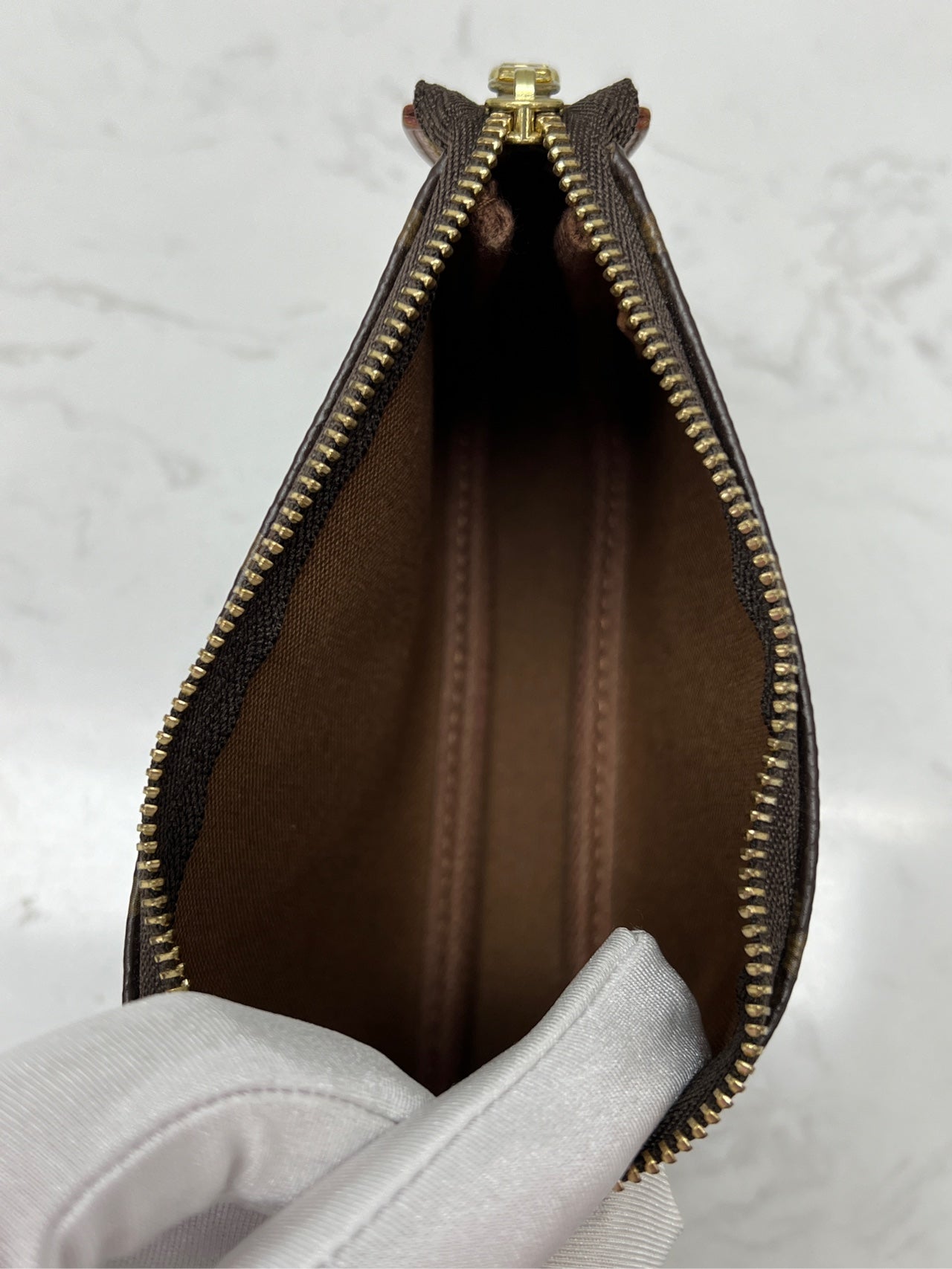 Louis Vuitton - Mini Pochette Accessoires - Monogram coated canvas with natural cowhide leather trim - Brown - (mini)