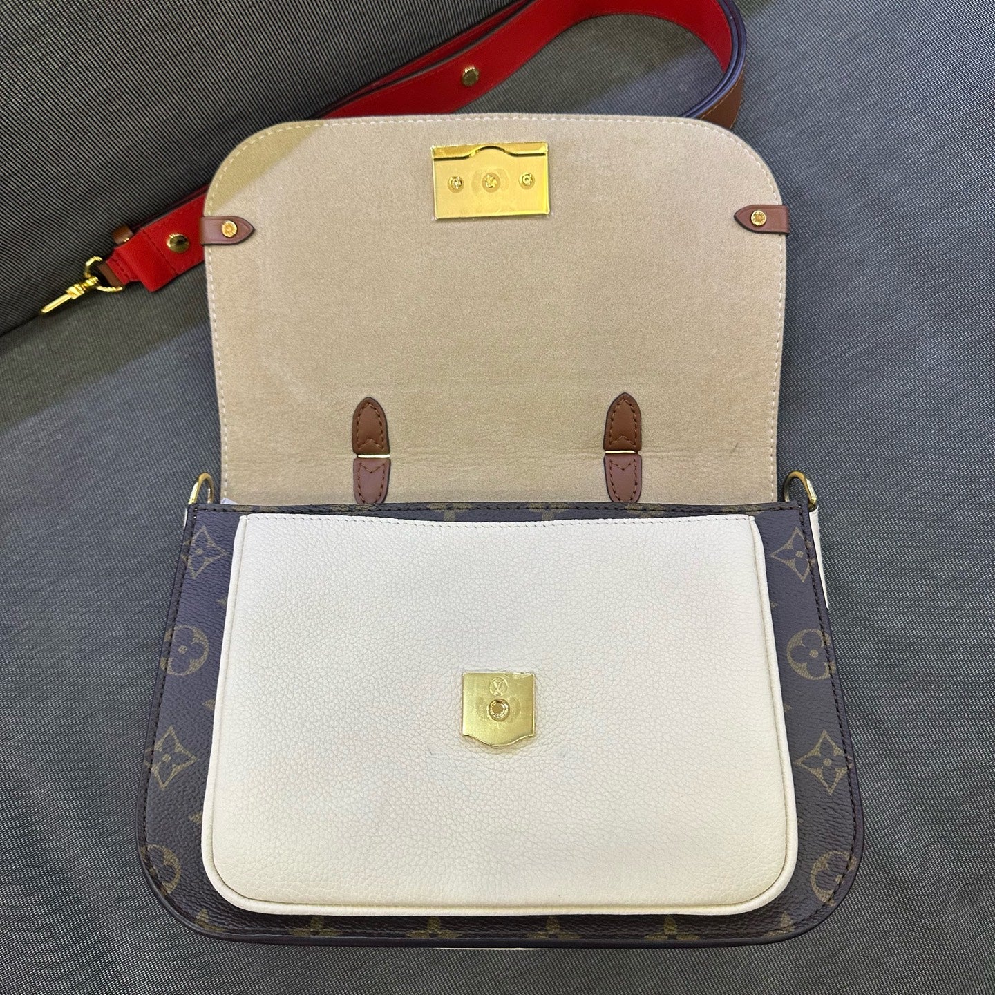 Louis Vuitton - Vaugirard Messenger Bag - Monogram coated canvas and grained leather - Brown, Beige, and Red - (Medium)