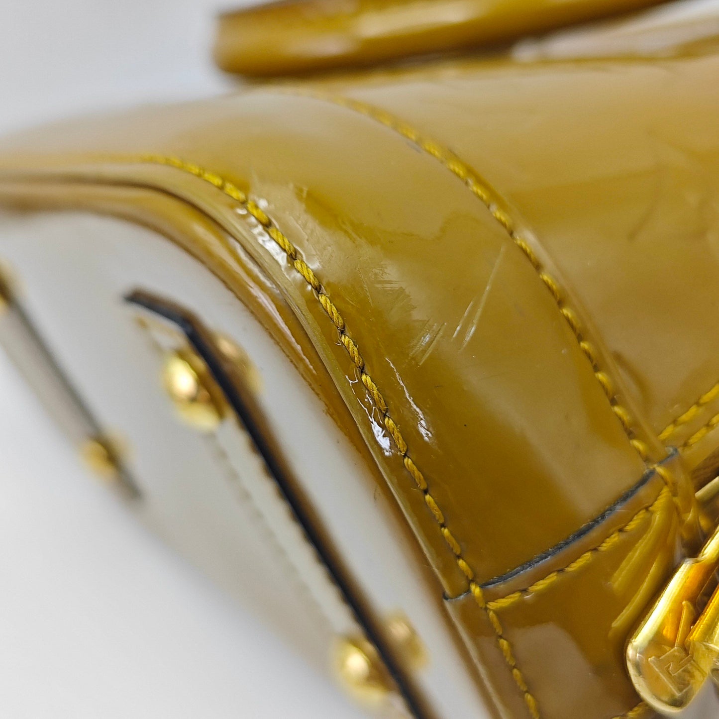 Louis Vuitton - Alma BB - Monogram Vernis patent leather - Mustard Yellow - (mini)
