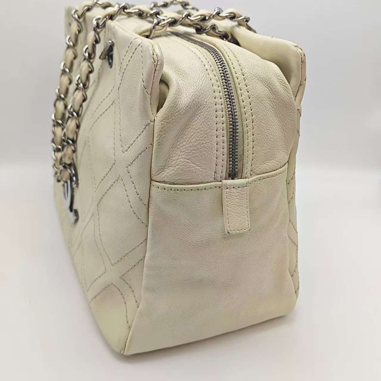 Chanel - Diamond Quilted Shoulder Bag - Leather - Beige with Silver-Tone Hardware - (Medium)