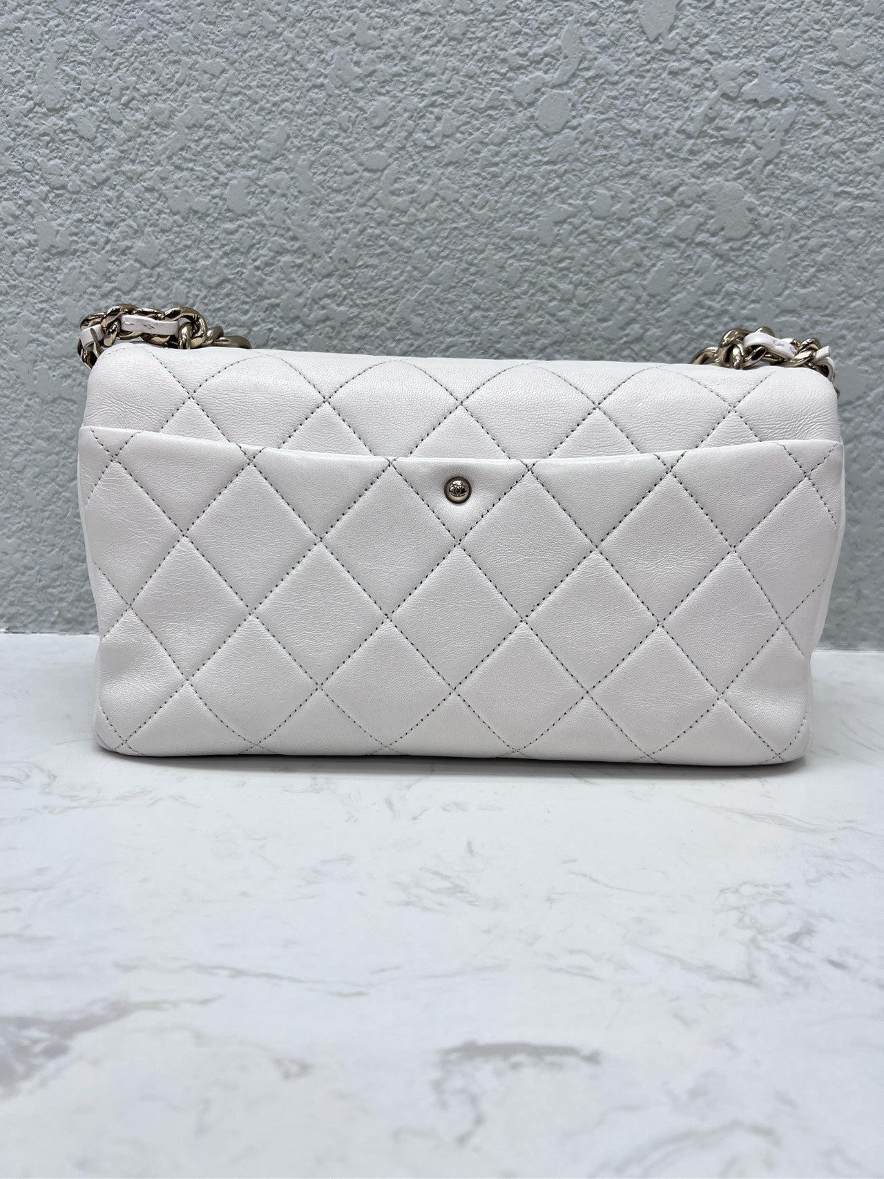 Chanel - Classic Flap with Resin Chain - Lambskin leather - White - (medium)