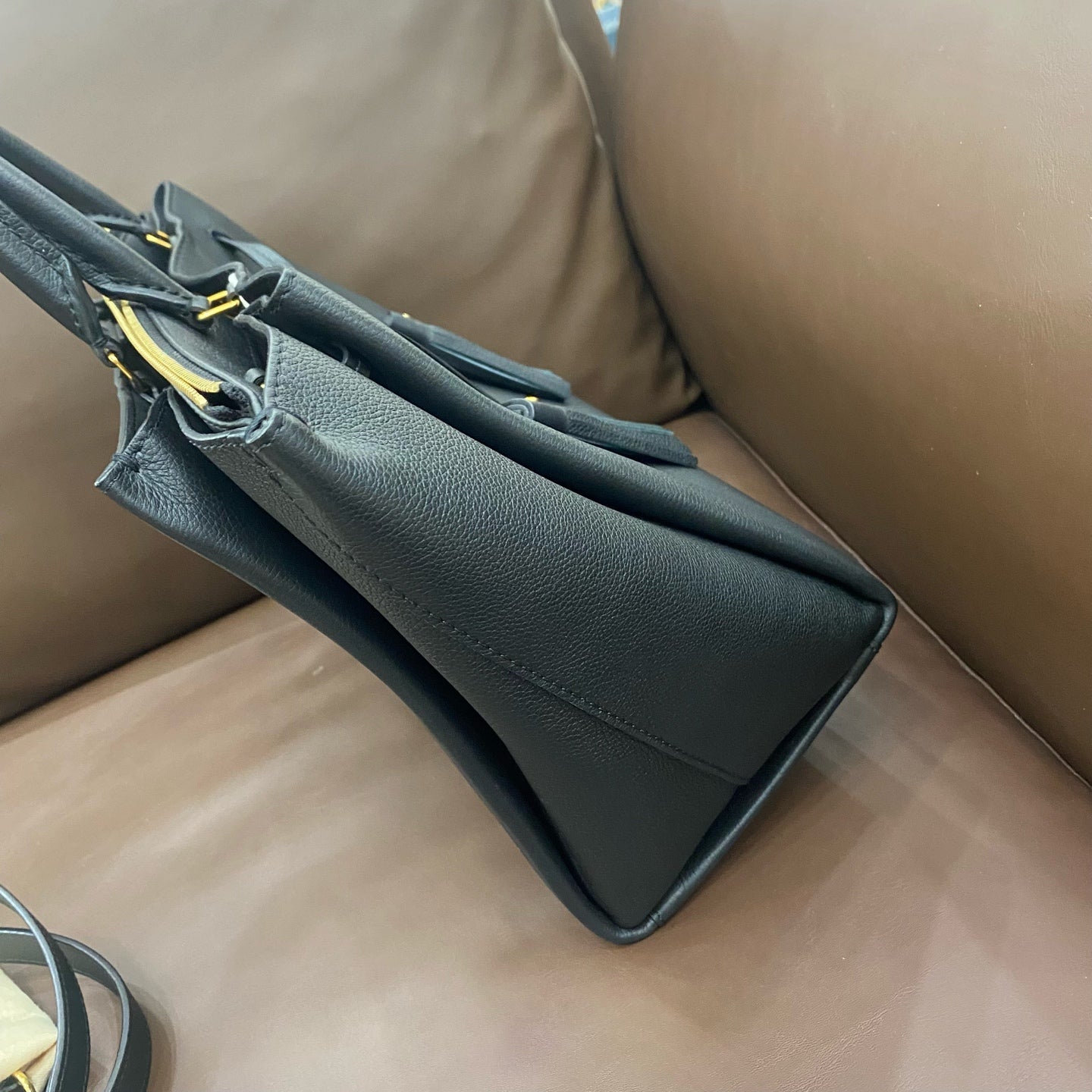 Louis Vuitton - Lockmeto - Leather - Black - (medium)