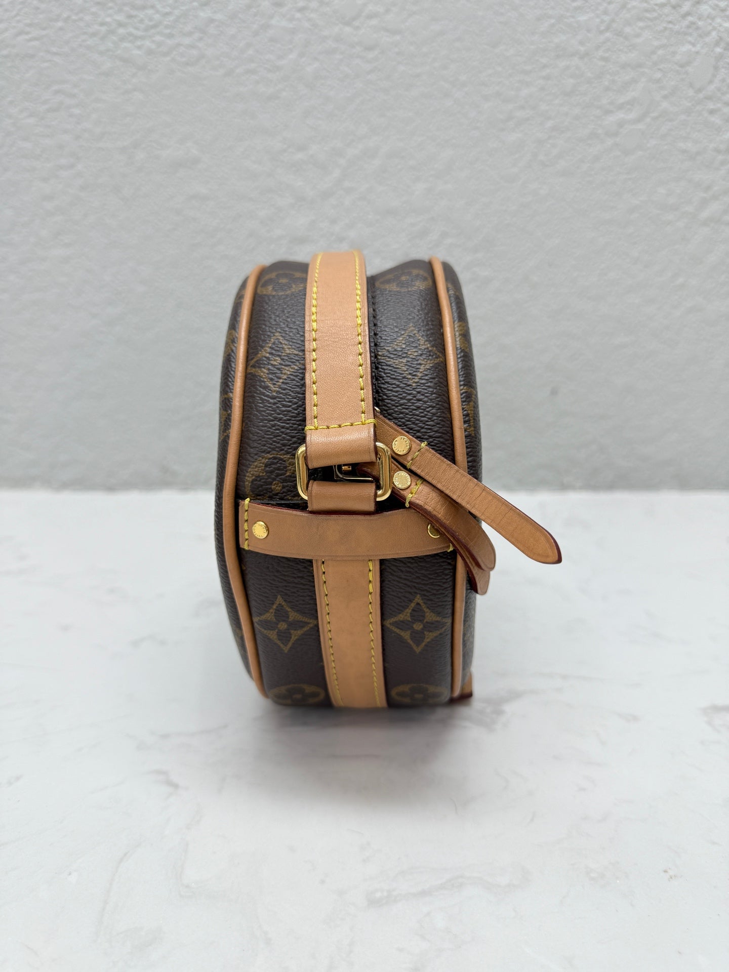 Louis Vuitton - Boîte Chapeau Souple PM - Monogram coated canvas with natural Vachetta leather trim - Brown - (small)