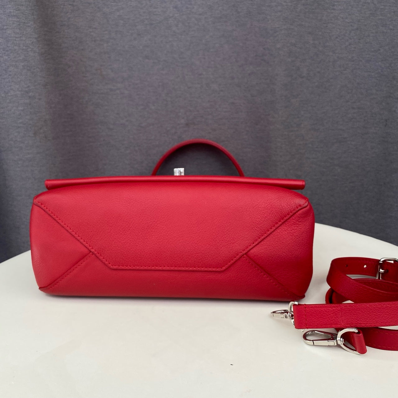 Louis Vuitton - Lockme - Grained leather - Red - (Medium)