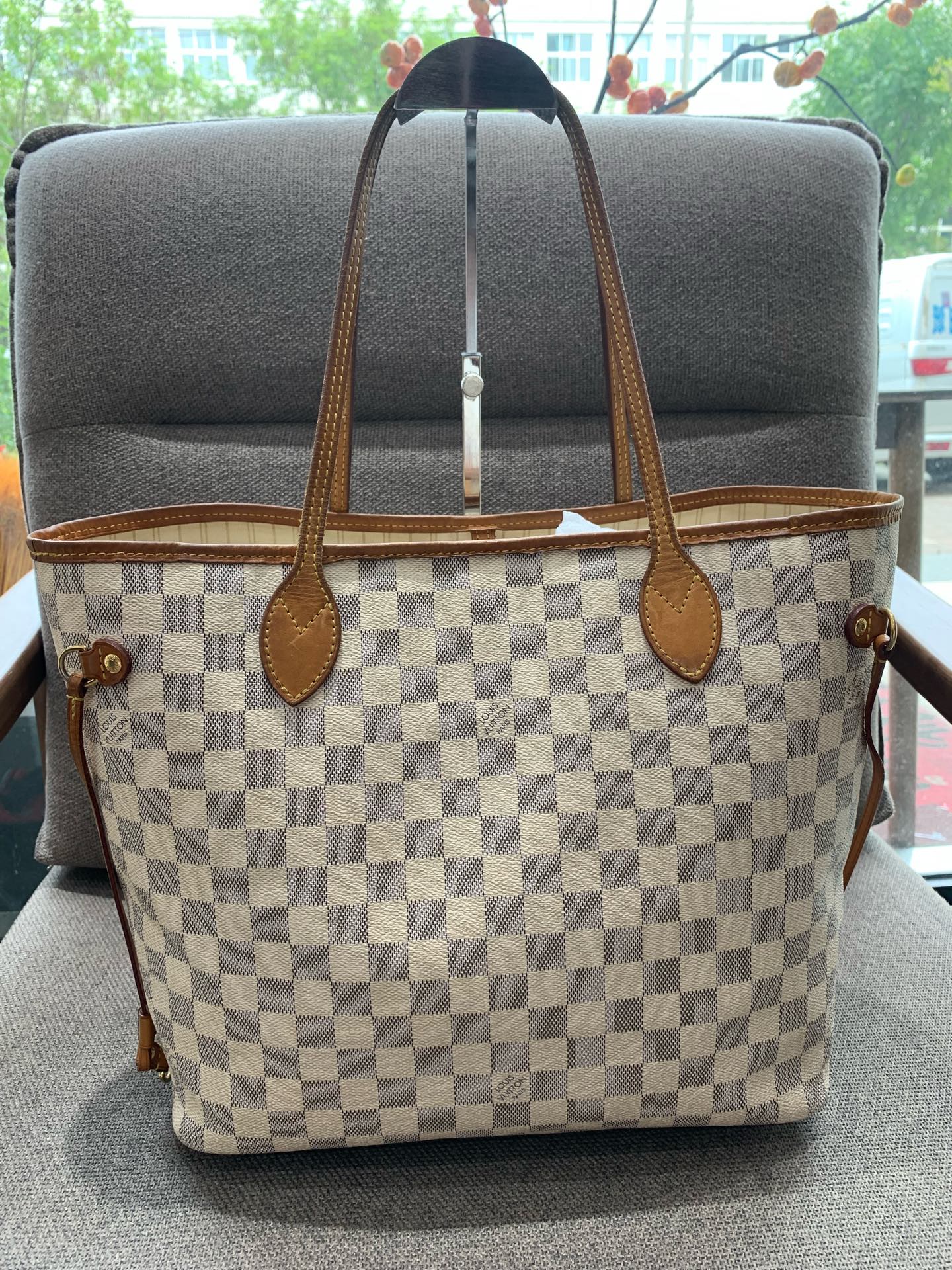 Louis Vuitton - Neverfull MM - Damier Azur coated canvas with natural cowhide leather (Vachetta) trim - White - (Medium)