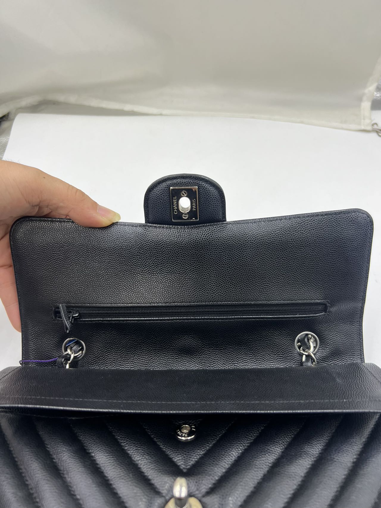 Chanel - Classic Flap Bag - Caviar leather - Black - (Medium)