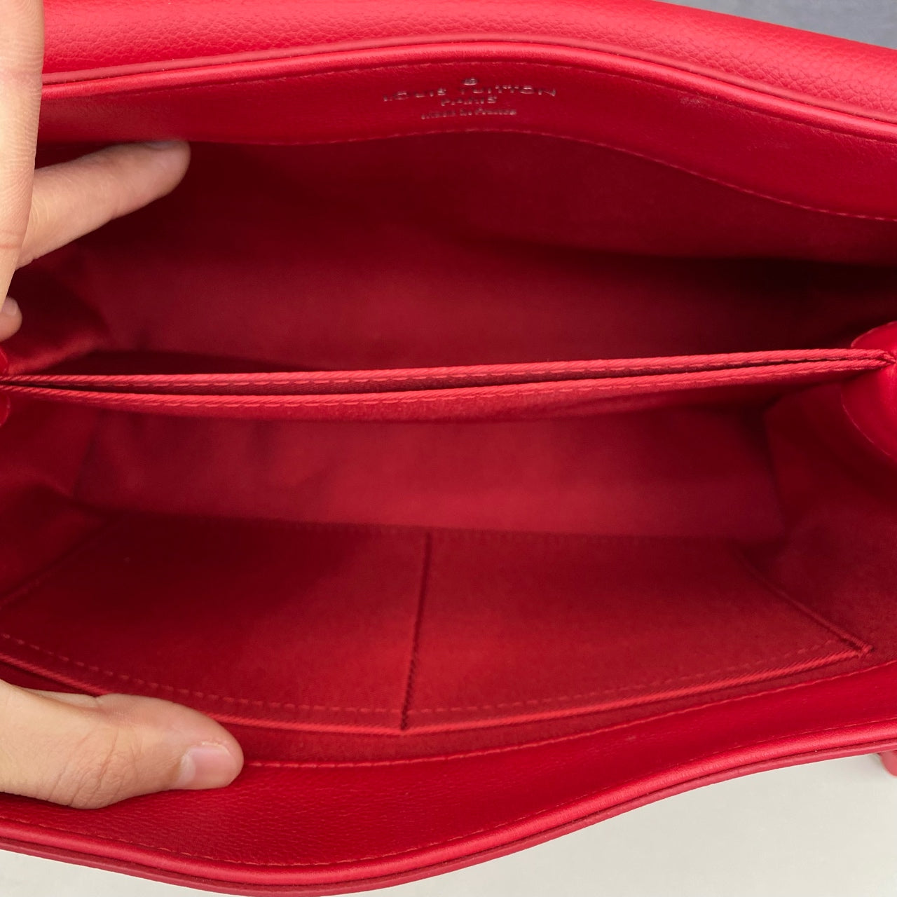 Louis Vuitton - Lockme - Grained leather - Red - (Medium)