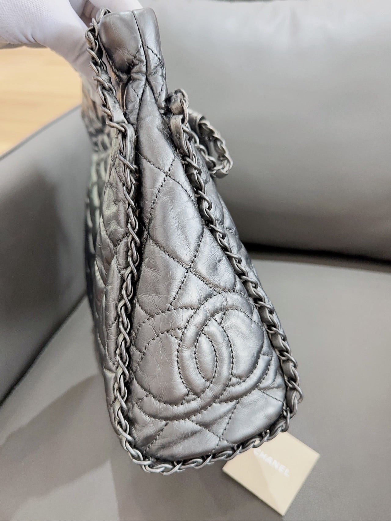 Chanel - Rolled-edge Shoulder Bag - Wrinkled calfskin leather - Silver Grey - (medium)