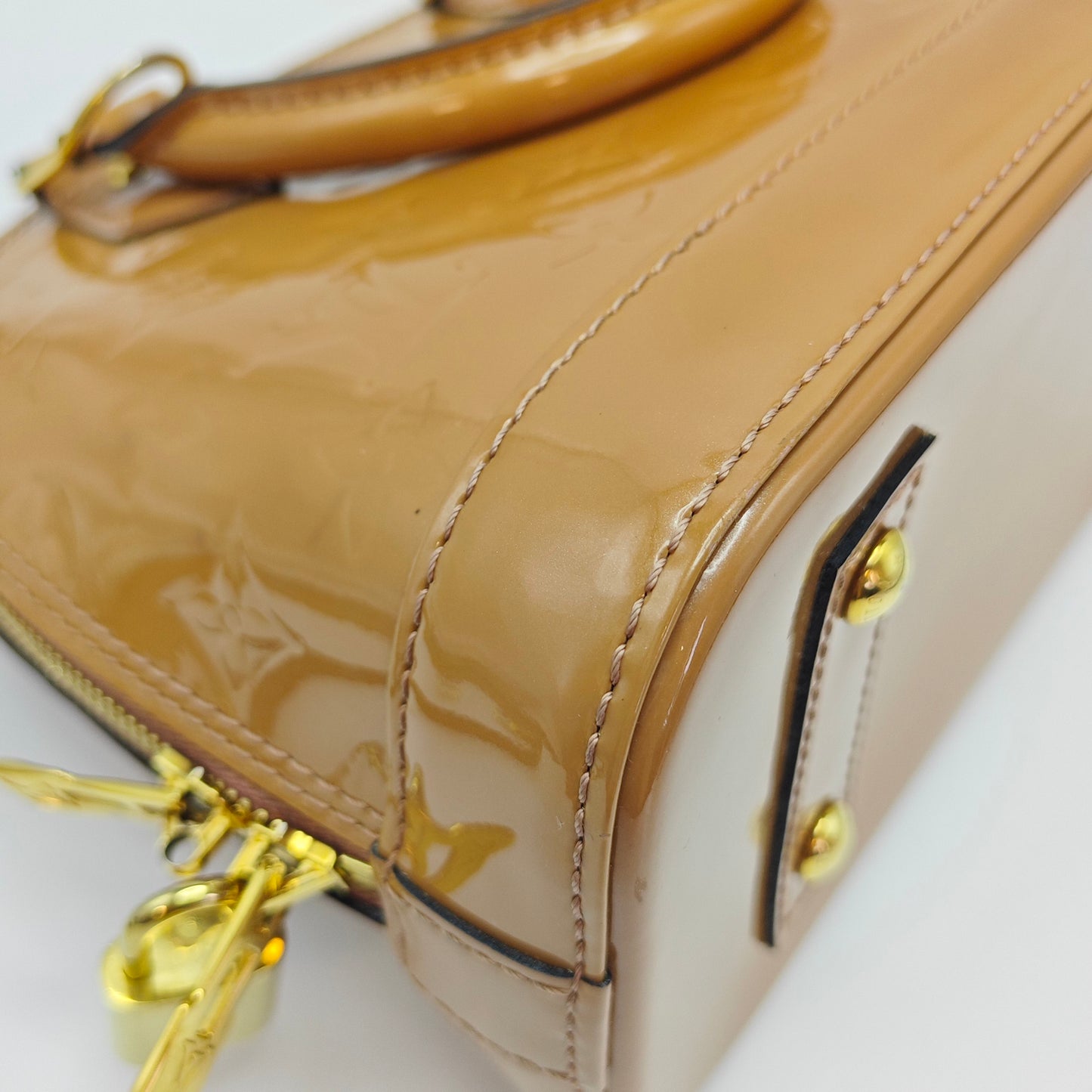 Louis Vuitton - Alma BB - Patent leather - Soft pink (Lotus Root Pink) with Gold-Tone Hardware - (mini)