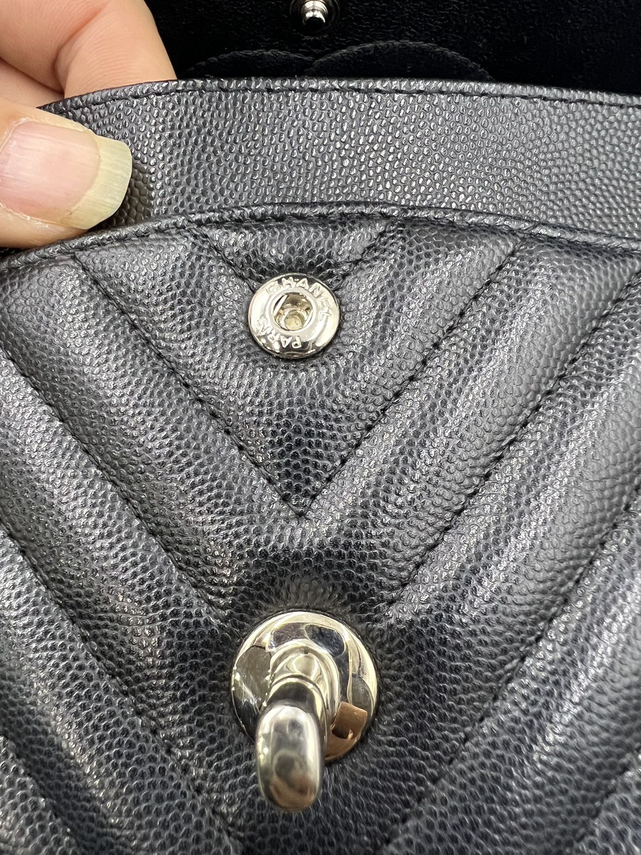 Chanel - Classic Flap Bag - Caviar leather - Black - (Medium)