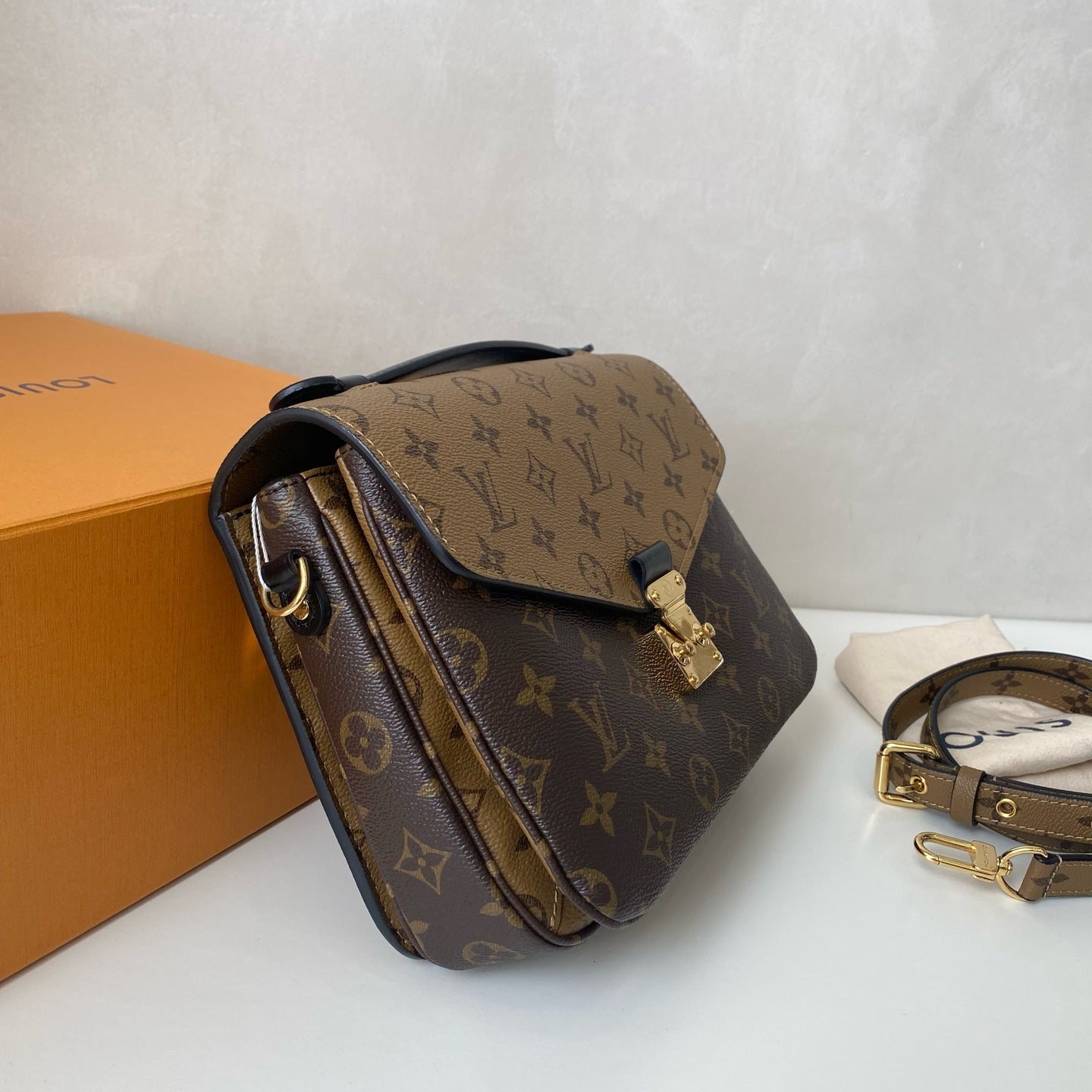Louis Vuitton - Pochette Métis - Coated canvas with leather trim - Multicolour - (Medium)